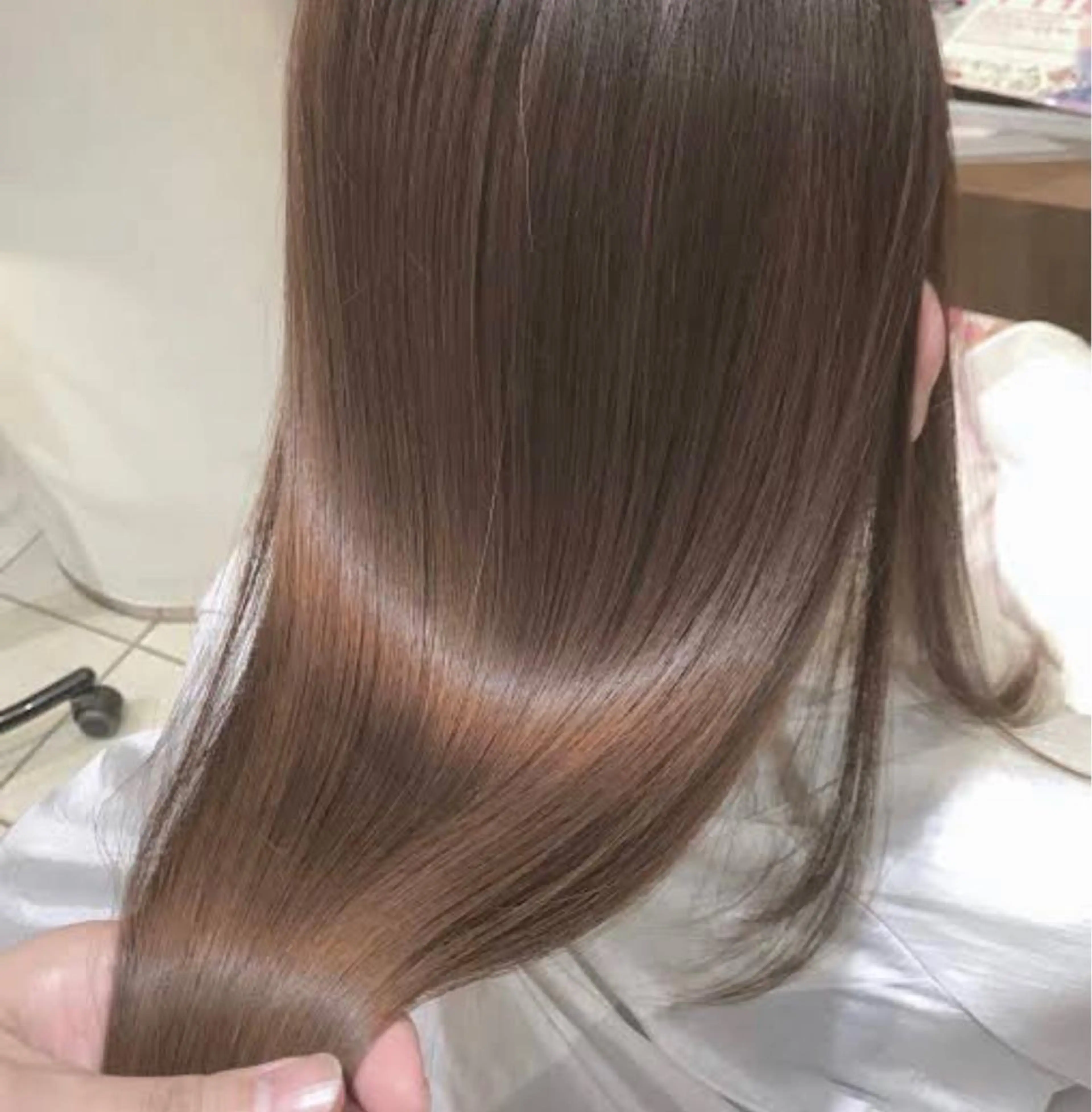 セミロング 髪質改善カラー× 美髪ストレート前出のヘアスタイル