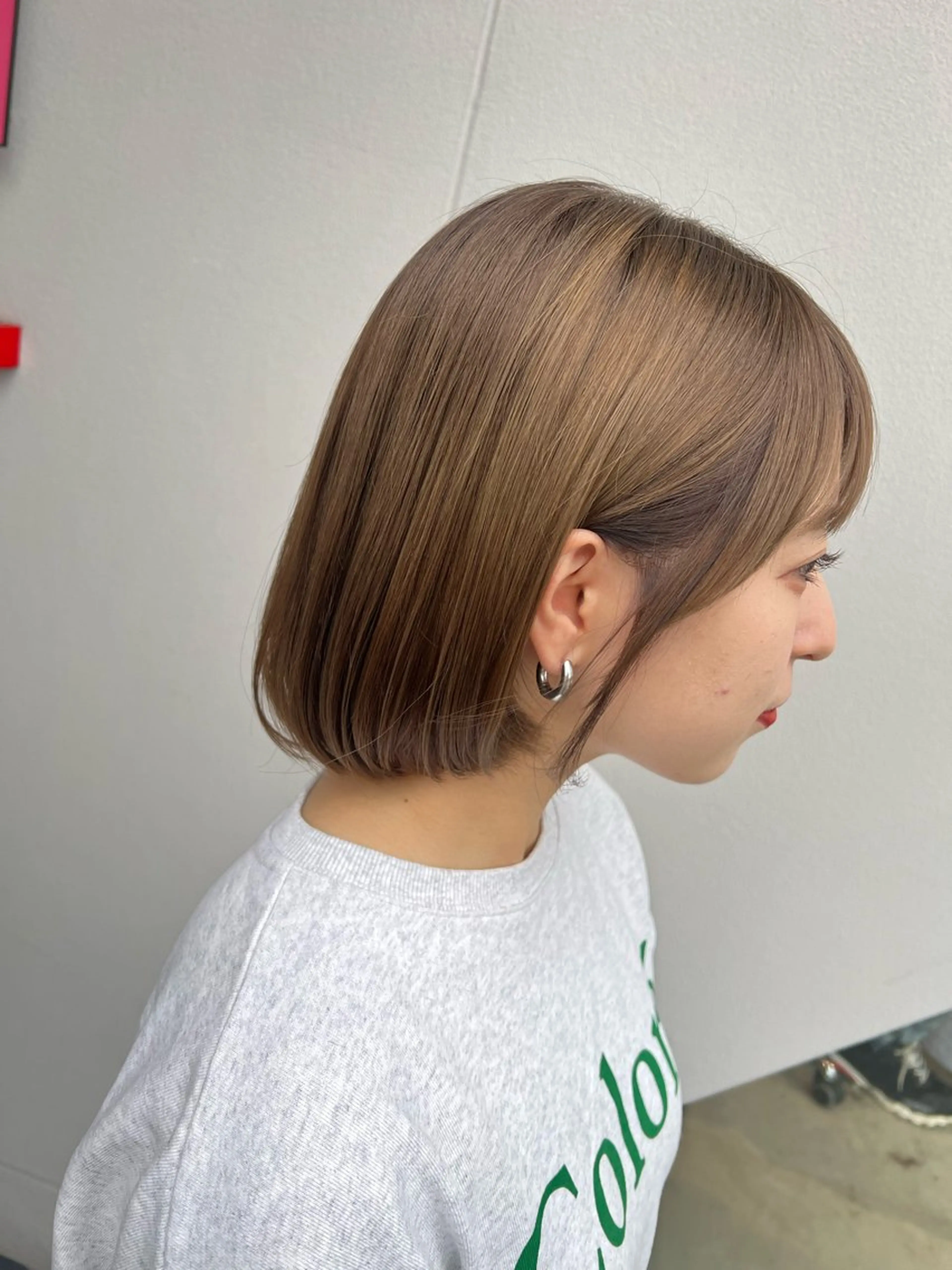 ミディアム カラー ヘアアレンジ ブリーチ 顔周りカット おくれ毛 カット ヘアカラー トリートメント APREKO SAYAKAのヘアスタイル