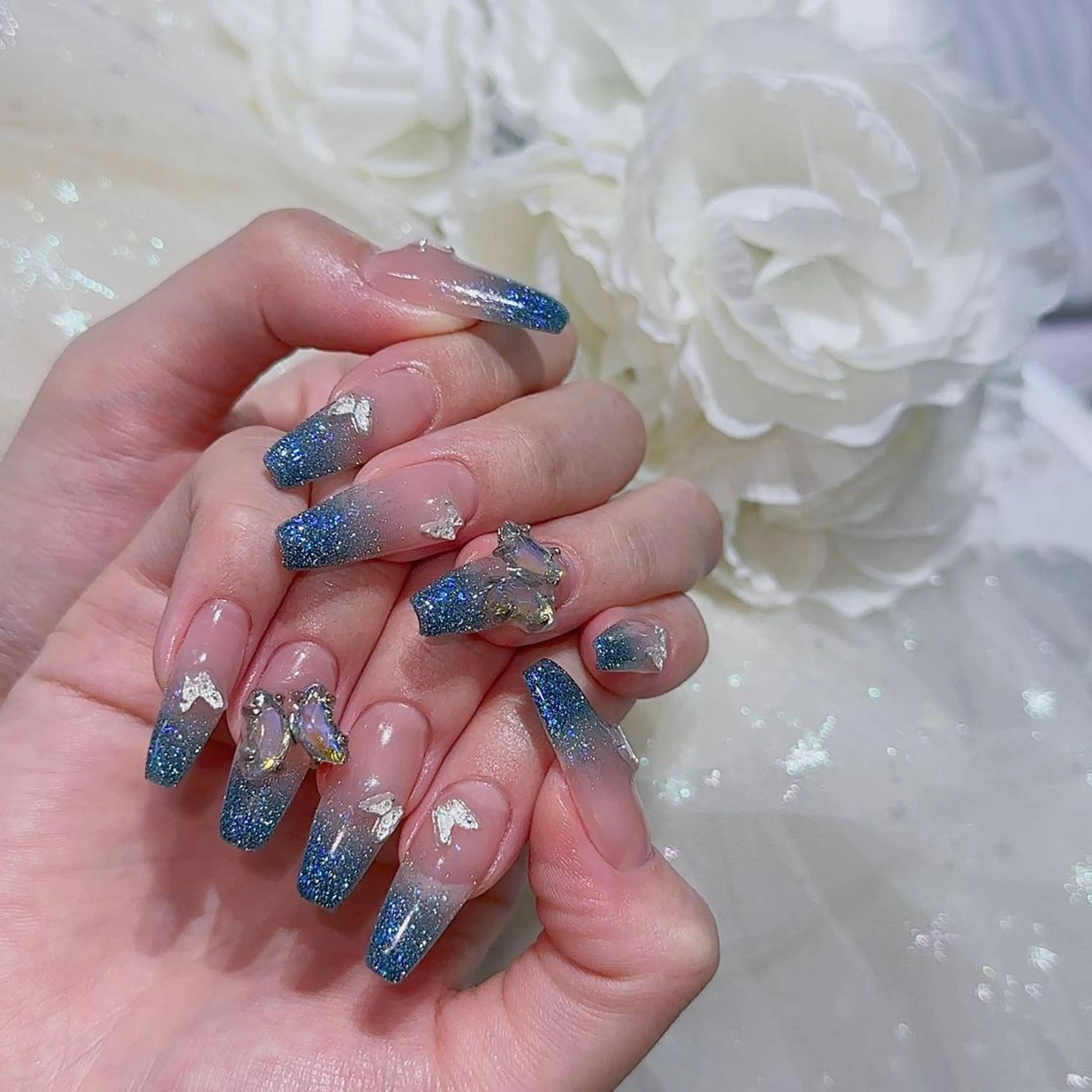 ネイル アートネイル 長さ出し ネイルチップ Queens ciciのネイルデザイン