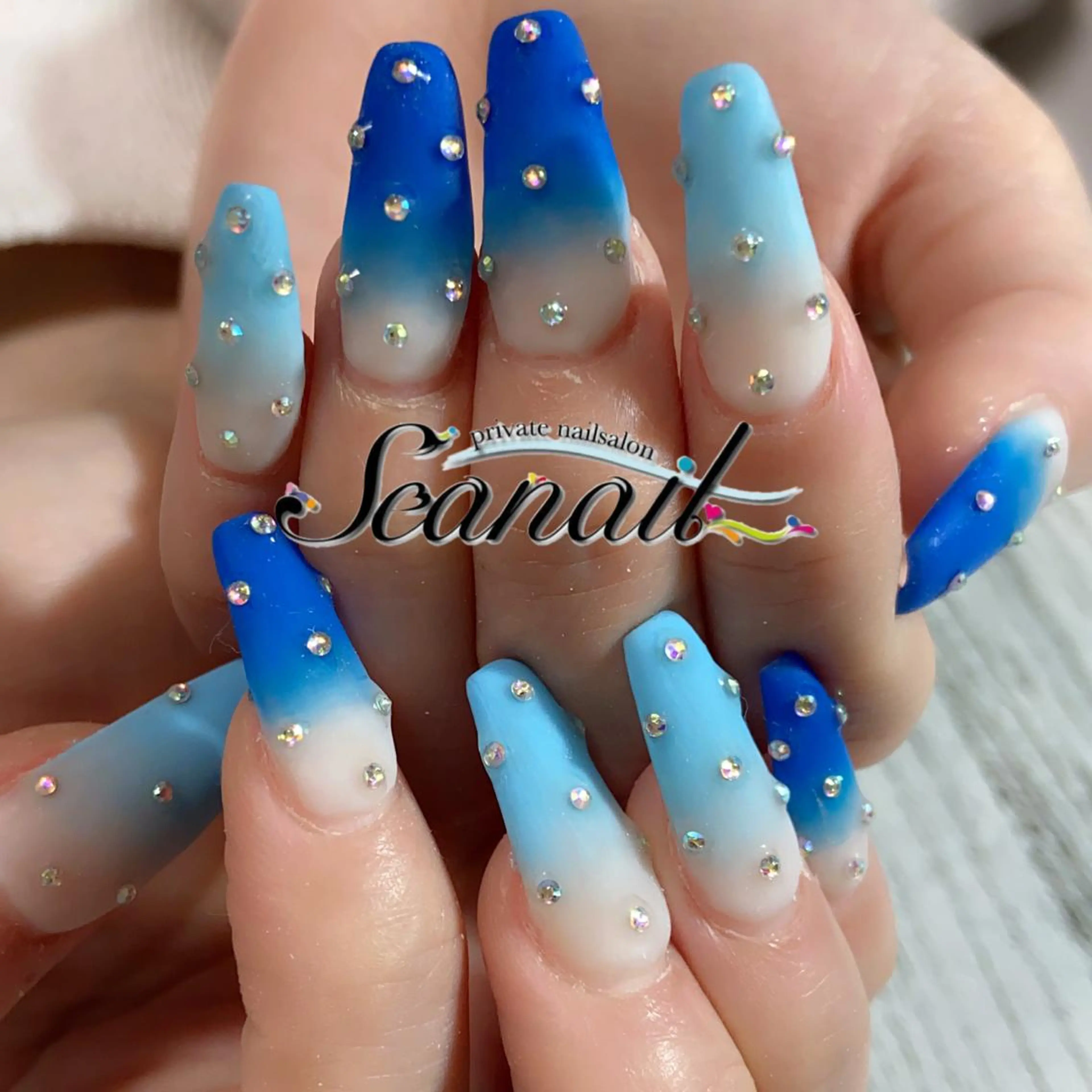 ネイル アートネイル ブルー フットネイル ジェルネイル グラデーション 小尾 栞のネイルデザイン