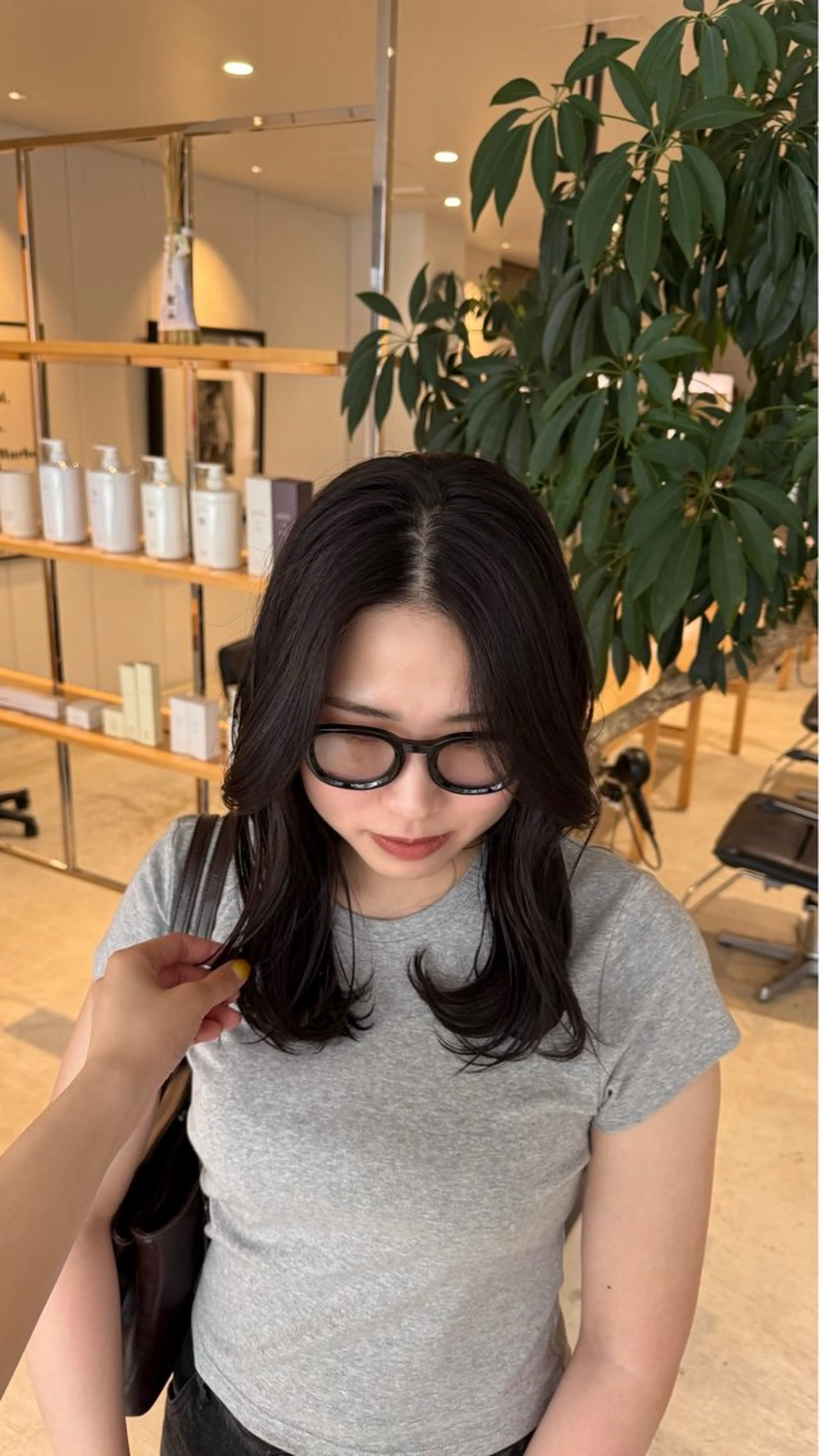 セミロング カラー ヒグチ マユのヘアスタイル