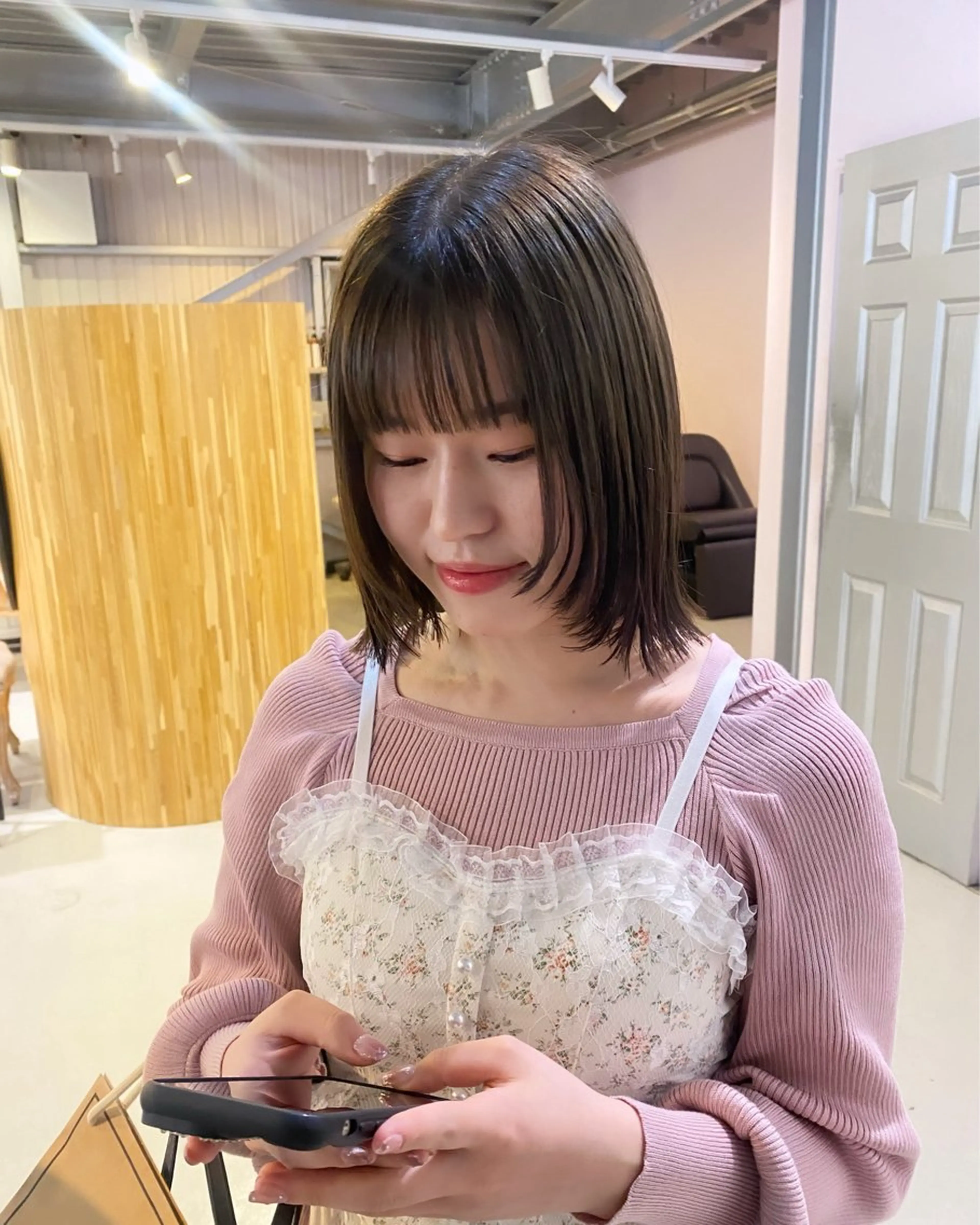 ミディアム カラー ボブレイヤー アッシュ ベージュカラー ボブ 顔まわりレイヤー アオイ🩵暖色 /まろやかカラーのヘアスタイル