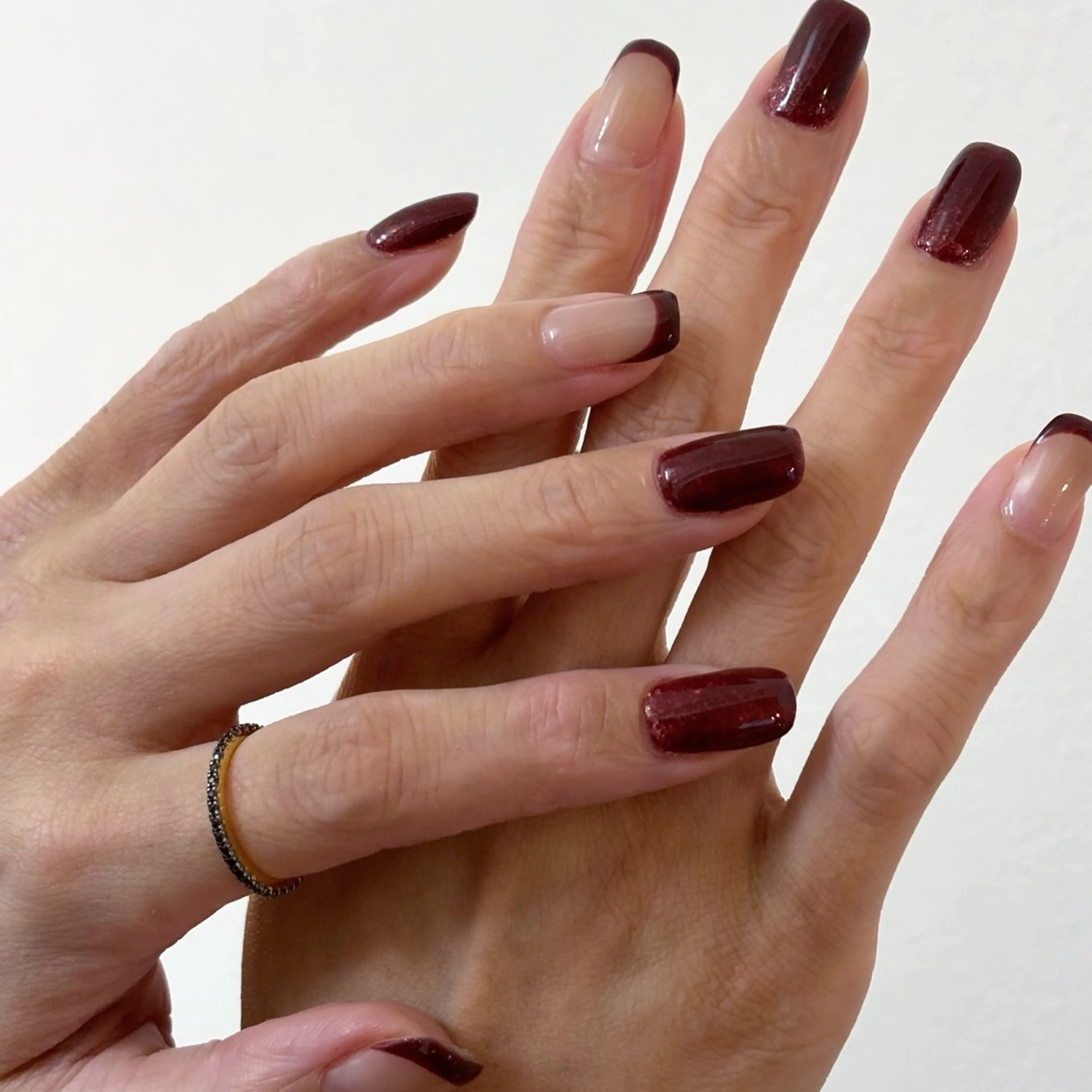 ネイル ボルドー フレンチネイル ラメ(グリッター) ハンドネイル Elio所属・Elio 国泰寺のネイルデザイン