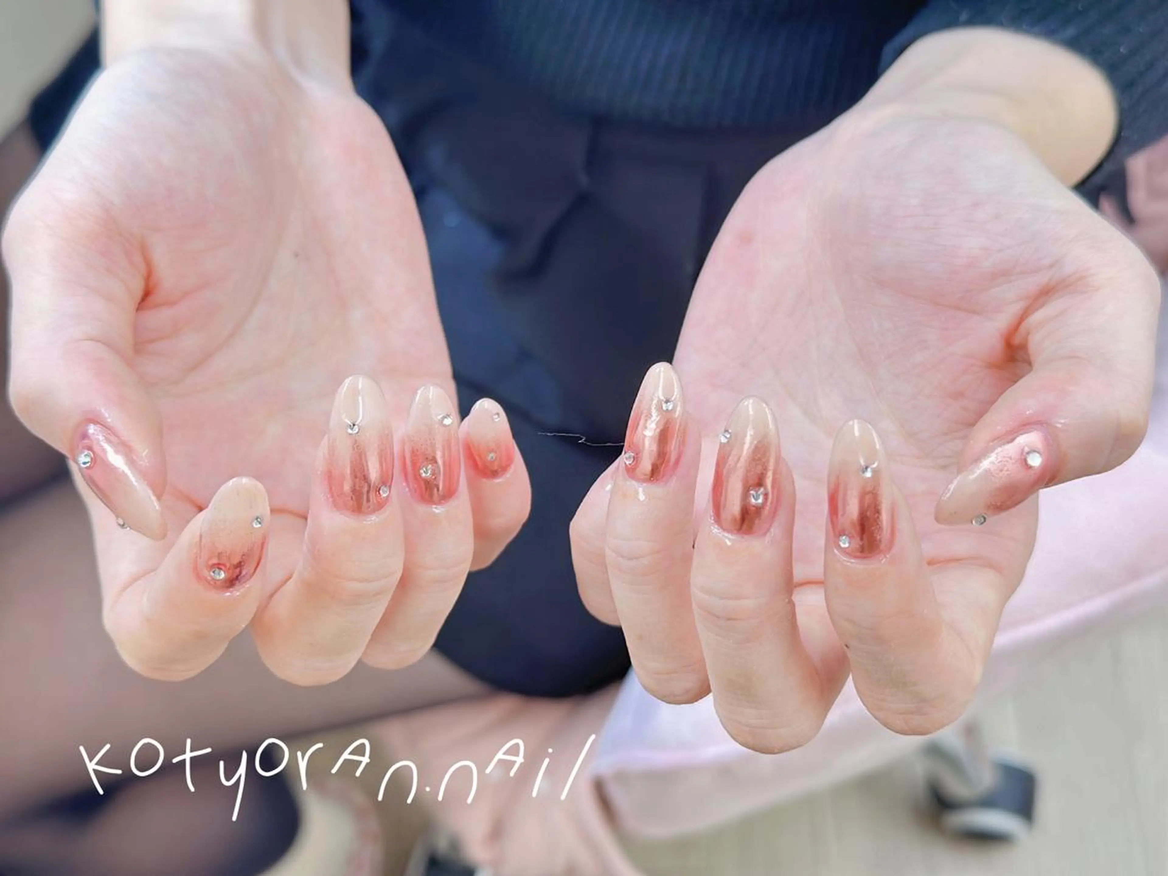 セミロング カラー パーマ ヘアアレンジ キッズ ネイル マツエク・マツパ アイブロウ モナ& ミユのネイルデザイン