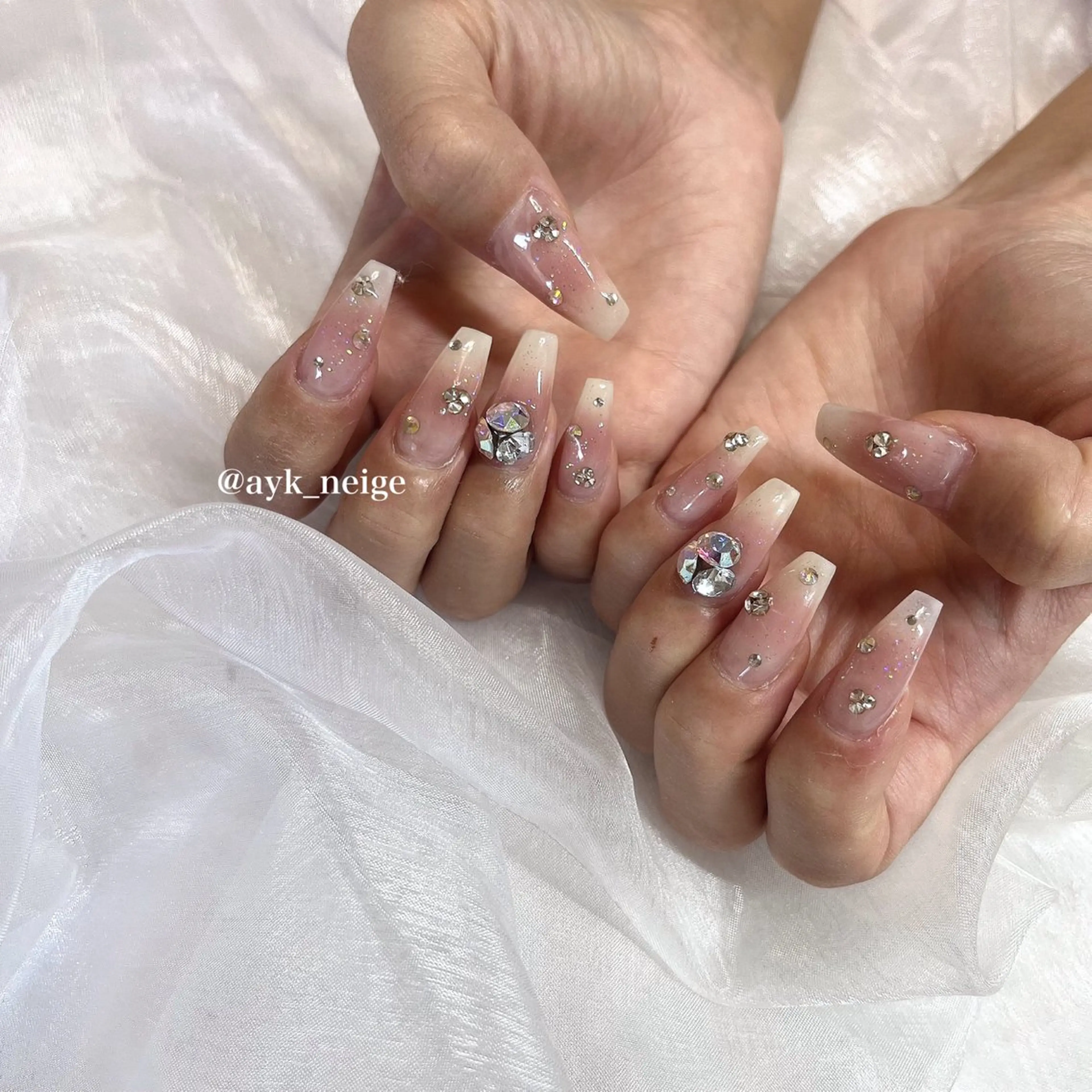 ネイル フットネイル キラキラネイル 韓国ネイル リボン n'eige nail所属・大谷 綾香のネイルデザイン