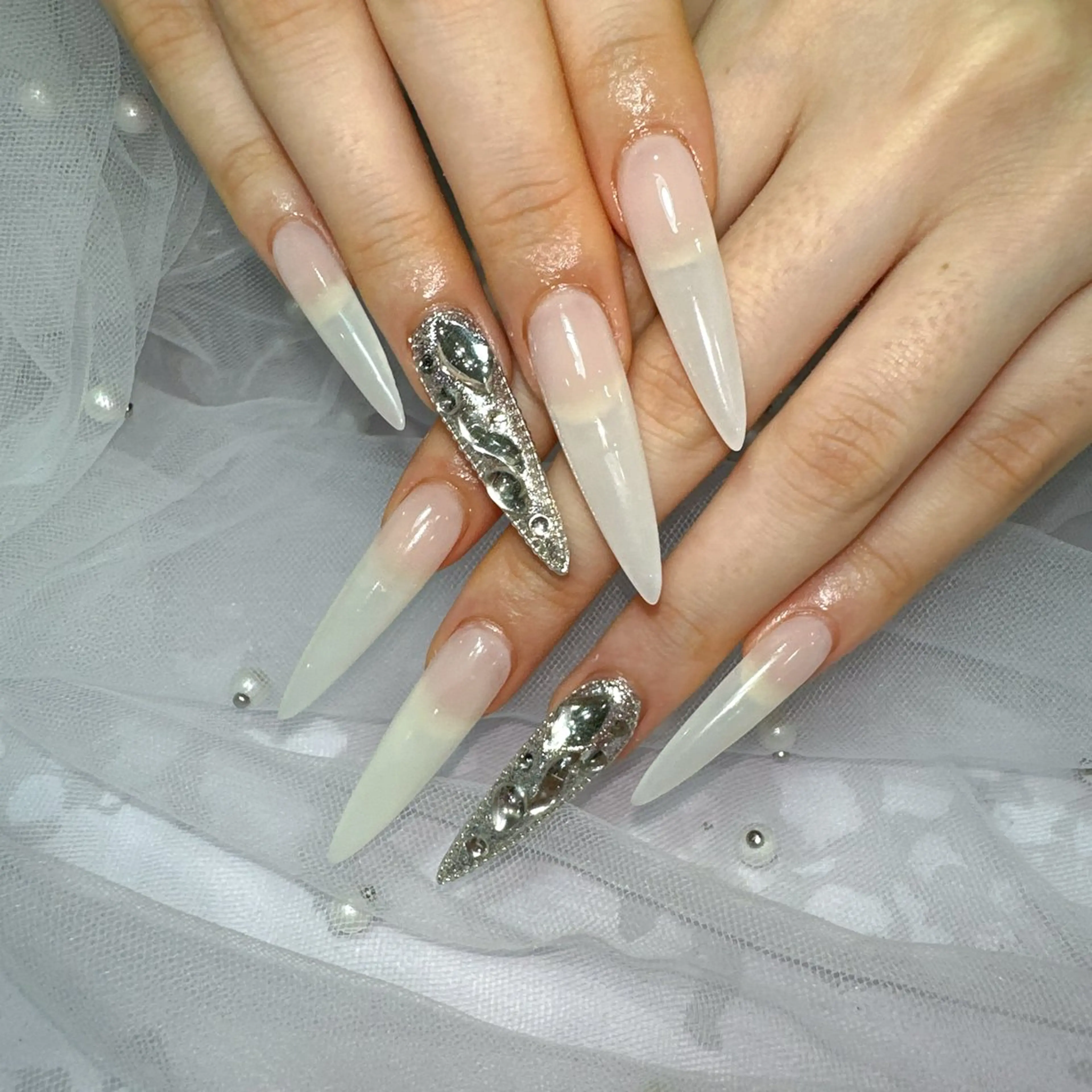 ネイル アートネイル フラッシュネイル フレンチネイル ジェルネイル ガラスフレンチ ハンドネイル You&Me Miyuのネイルデザイン