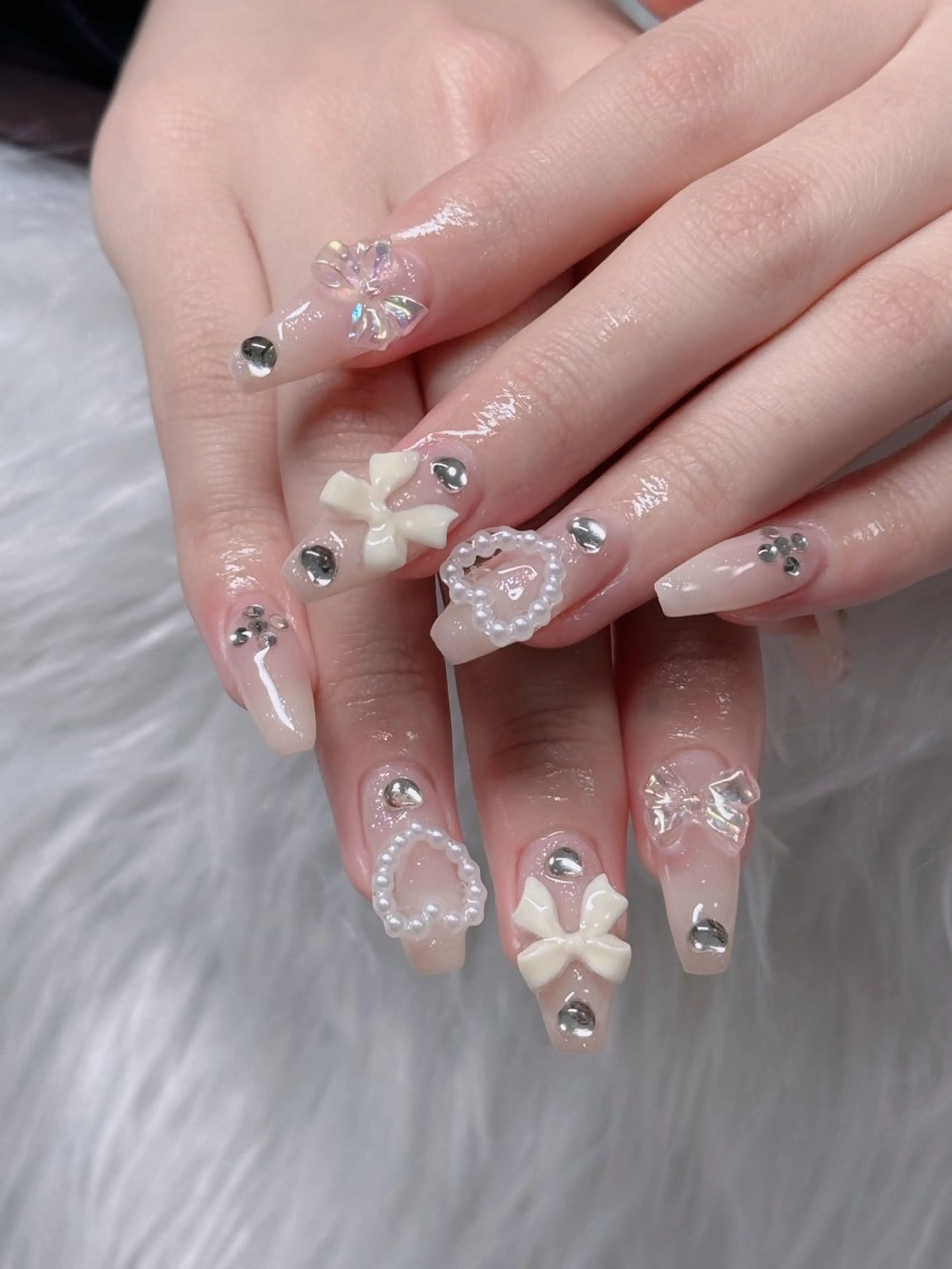 ネイル オーロラネイル フレンチネイル ジェルネイル ハロウィン キラキラネイル H.baby Nail Salonのネイルデザイン