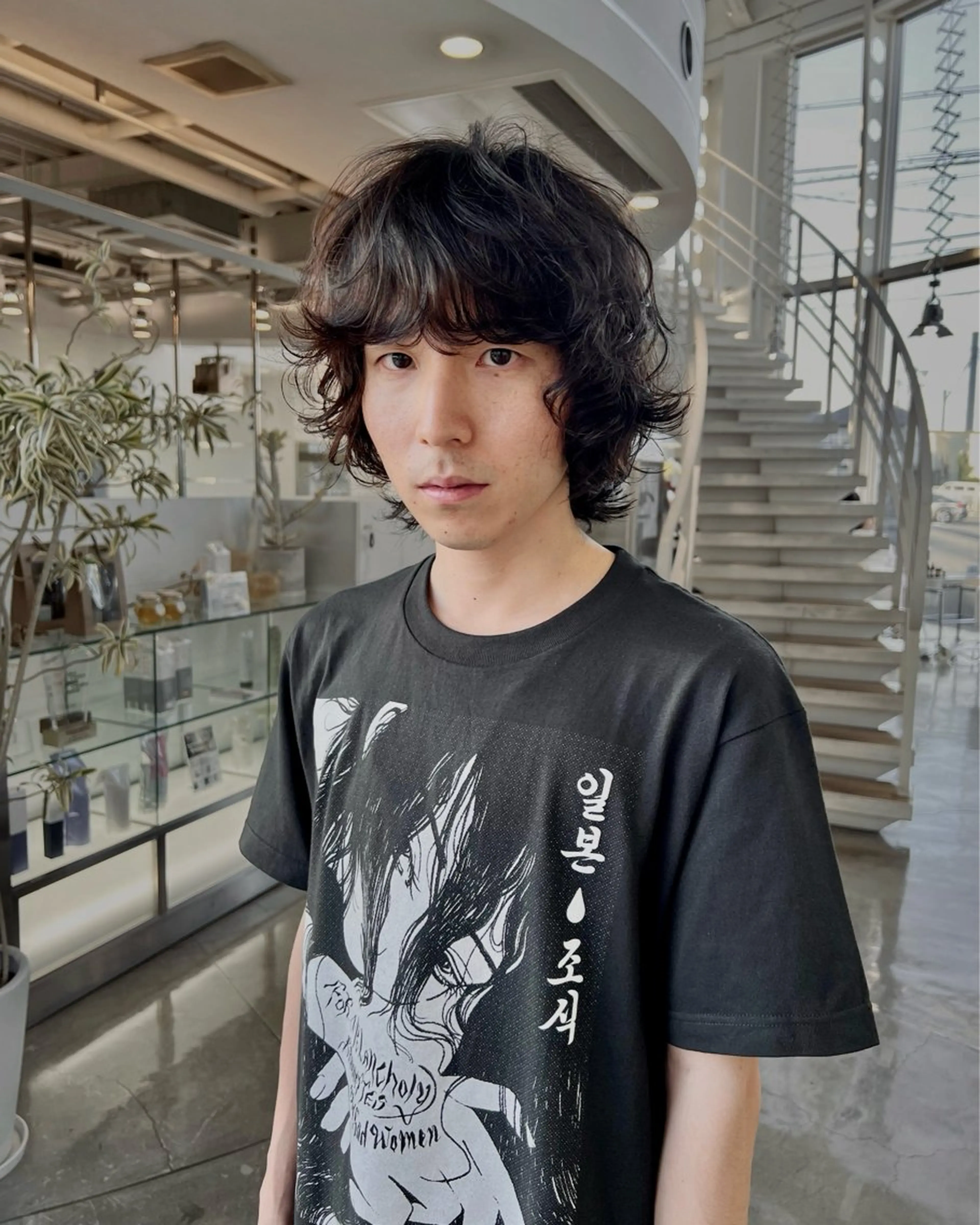 ミディアム パーマ メンズ ミディアムパーマ メンズパーマ メンズウルフカット ボブ レイヤーカット カット パーマ メンズ🔥 撮影モデル募集のヘアスタイル