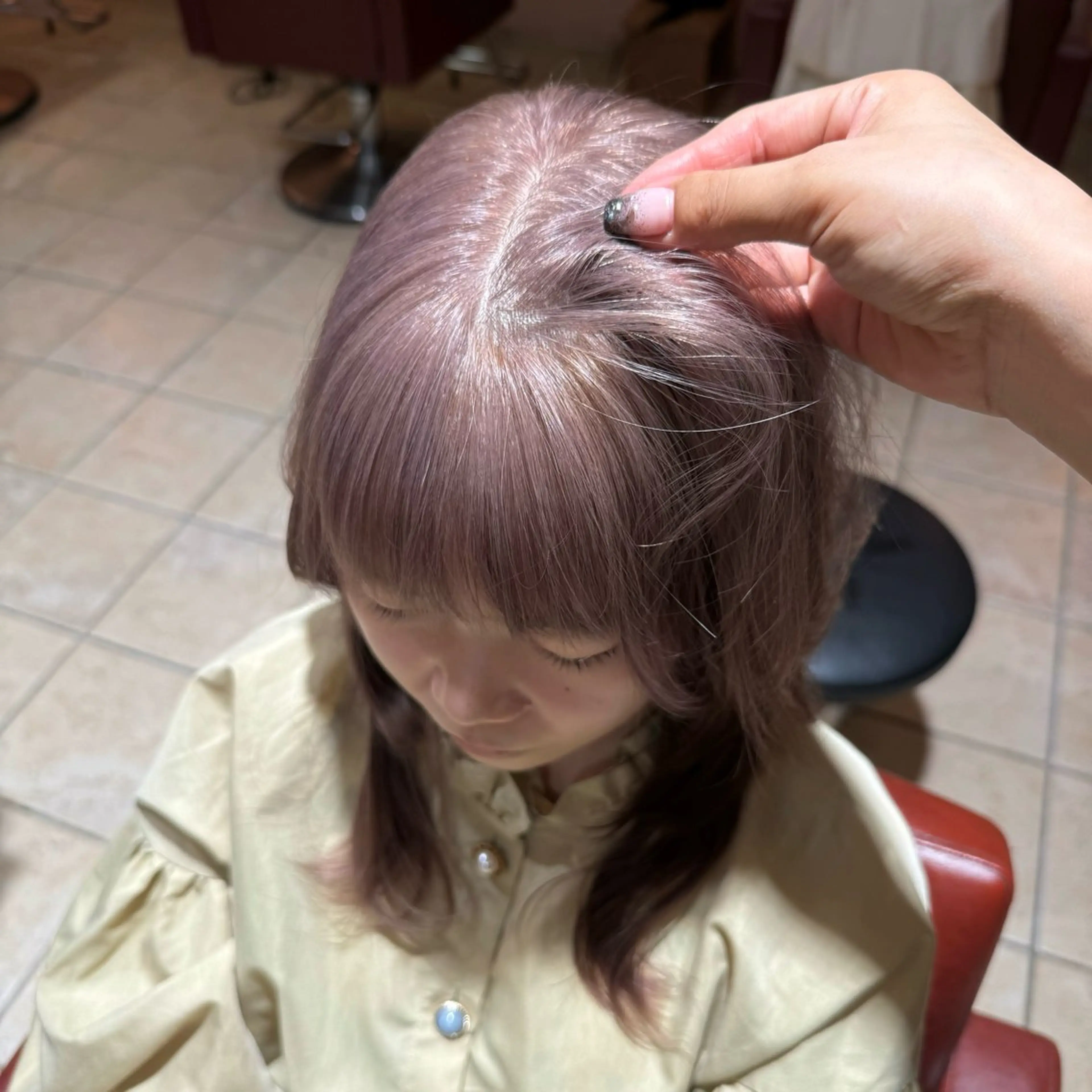 セミロング カラー グレージュ ラベンダーカラー ラベンダーグレージュ ラベンダーグレー ヘアカラー トリートメント 🍀ブリーチ/艶カラ ー🍀 コイケのヘアスタイル