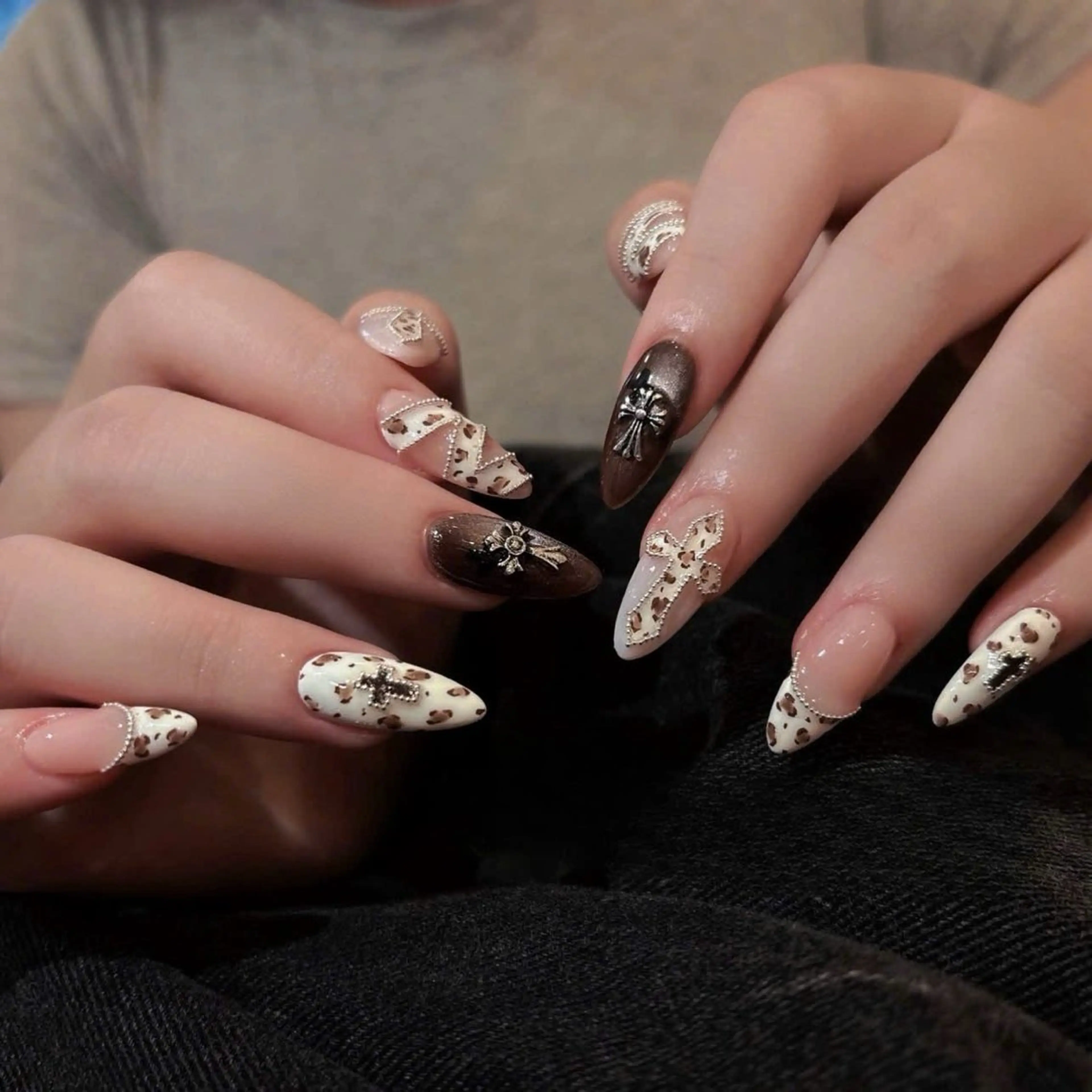 ネイル チークネイル フレンチネイル ラメ(グリッター) マグネットネイル ニュアンスネイル HA NIのネイルデザイン