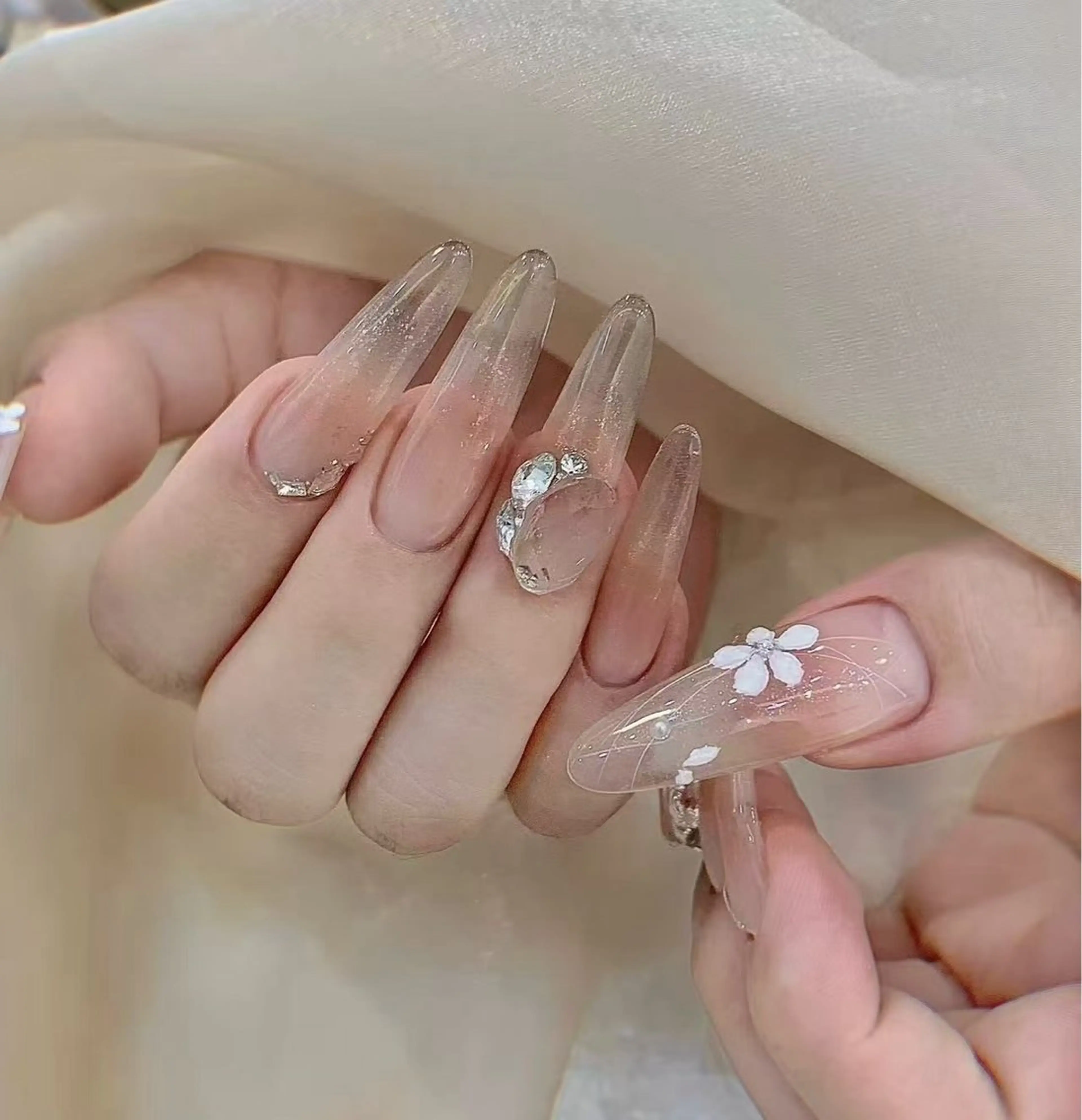 ネイル オーロラネイル フラワーネイル フットネイル フレンチネイル ジェルネイル ハンドネイル BabyYouMi nailのネイルデザイン