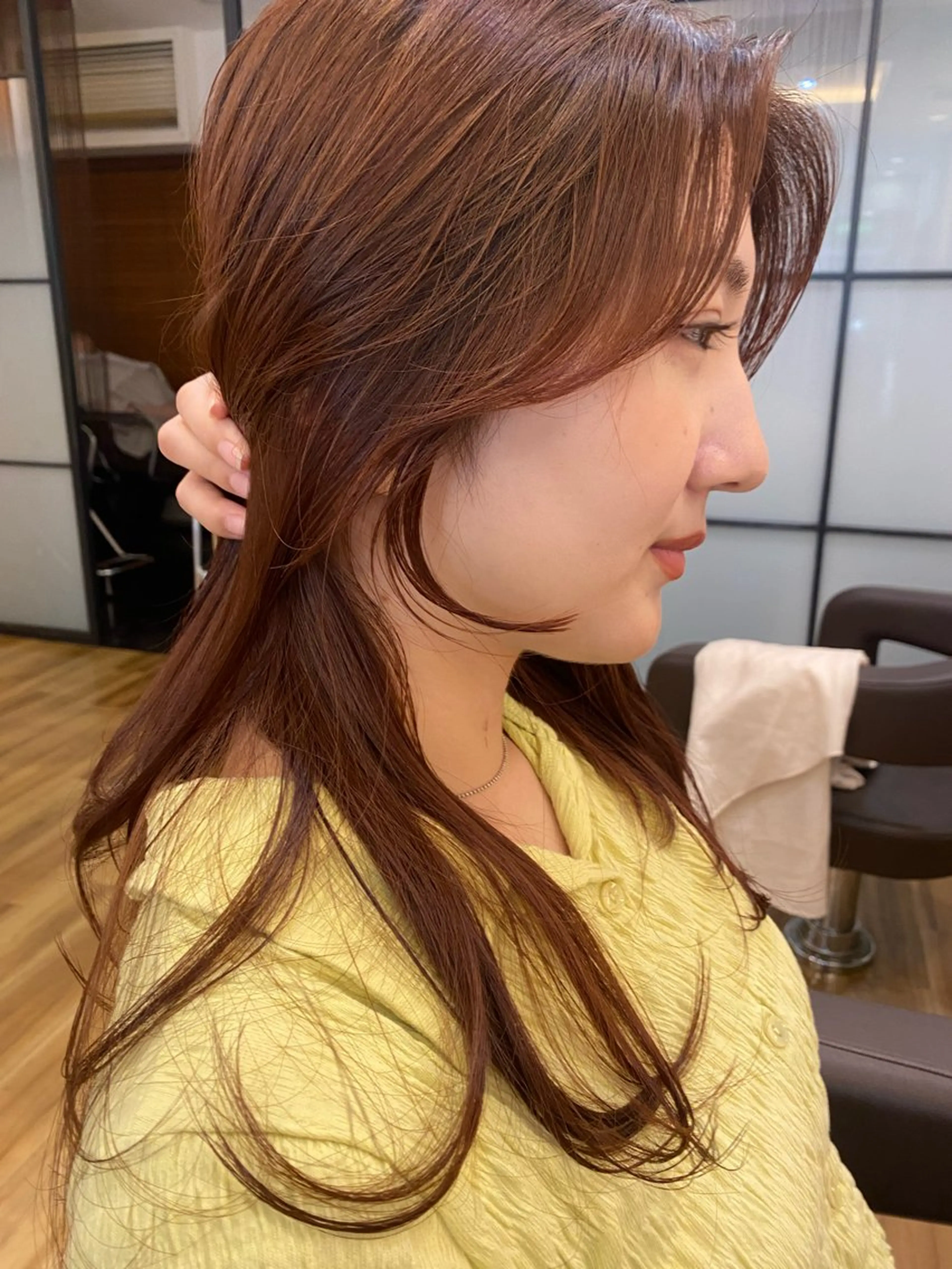 ミディアム カラー レイヤーカット /透明感/千葉怜寿のヘアスタイル