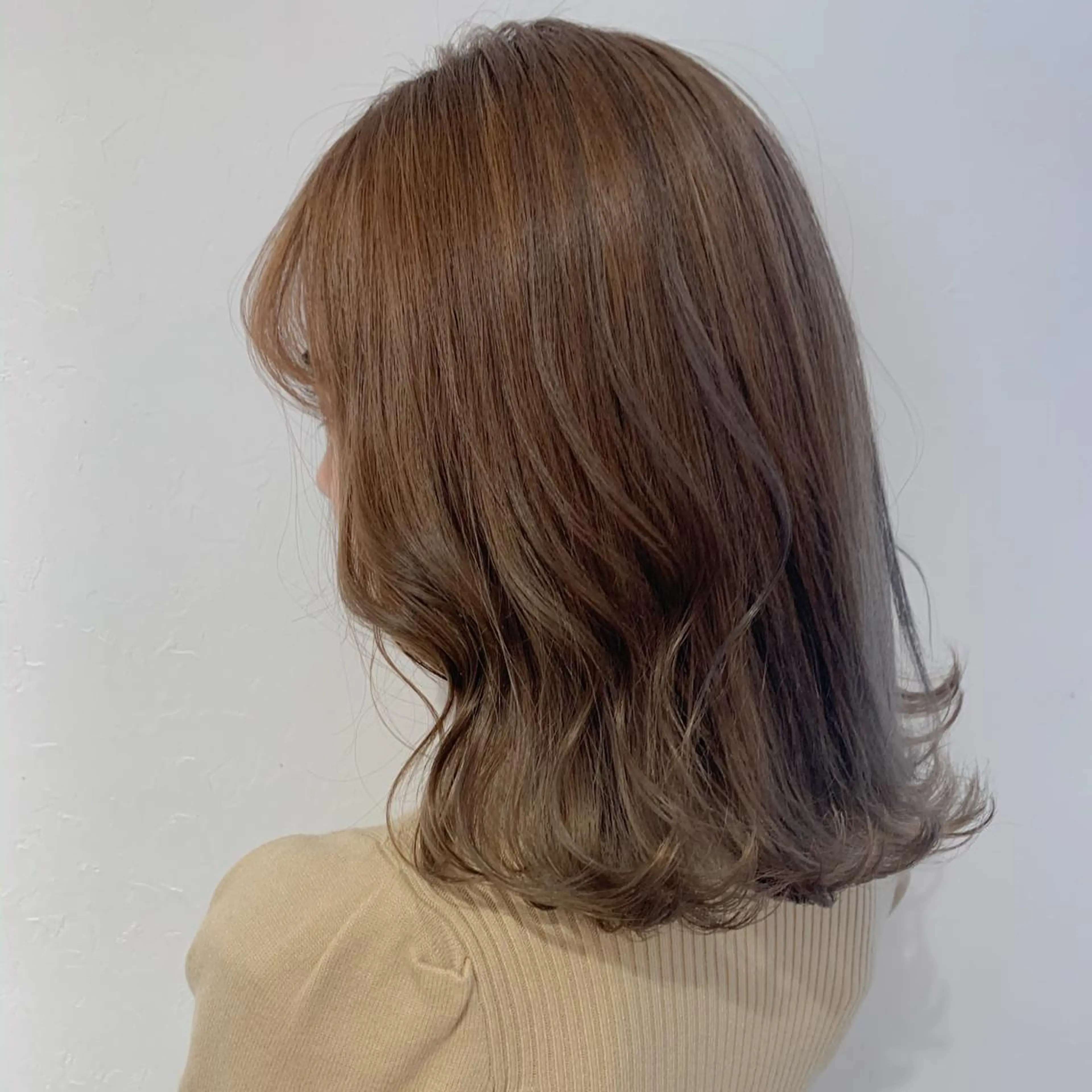 ミディアム カラー ヘアアレンジ ベージュカラー ブリーチ 透明感カラー 🦋レイヤーカット ミドリカワ🦋のヘアスタイル