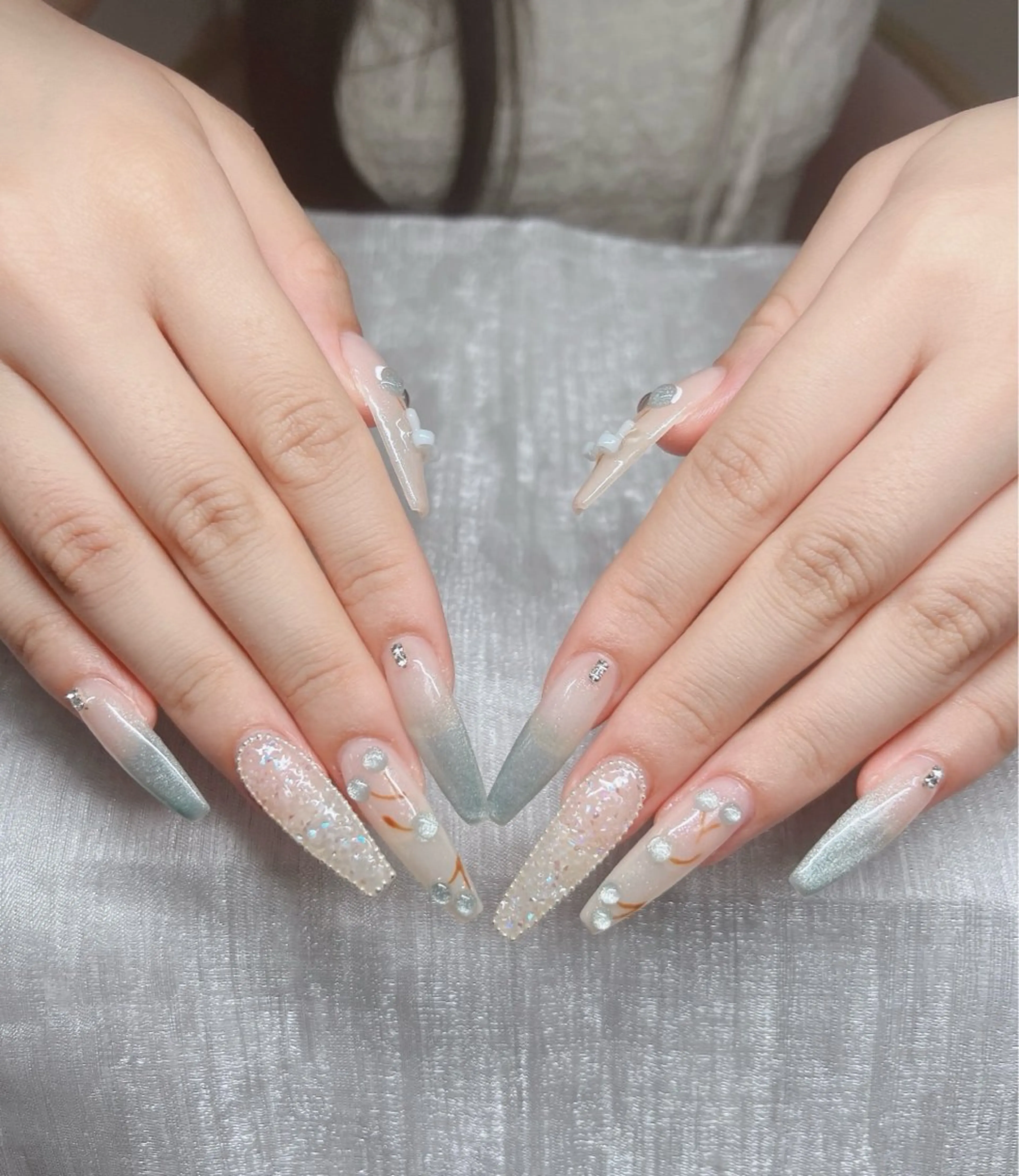 ネイル 長さ出し グラデーション キラキラネイル マグネットネイル ニュアンスネイル Lee Nails チップ長さだし専門店のネイルデザイン
