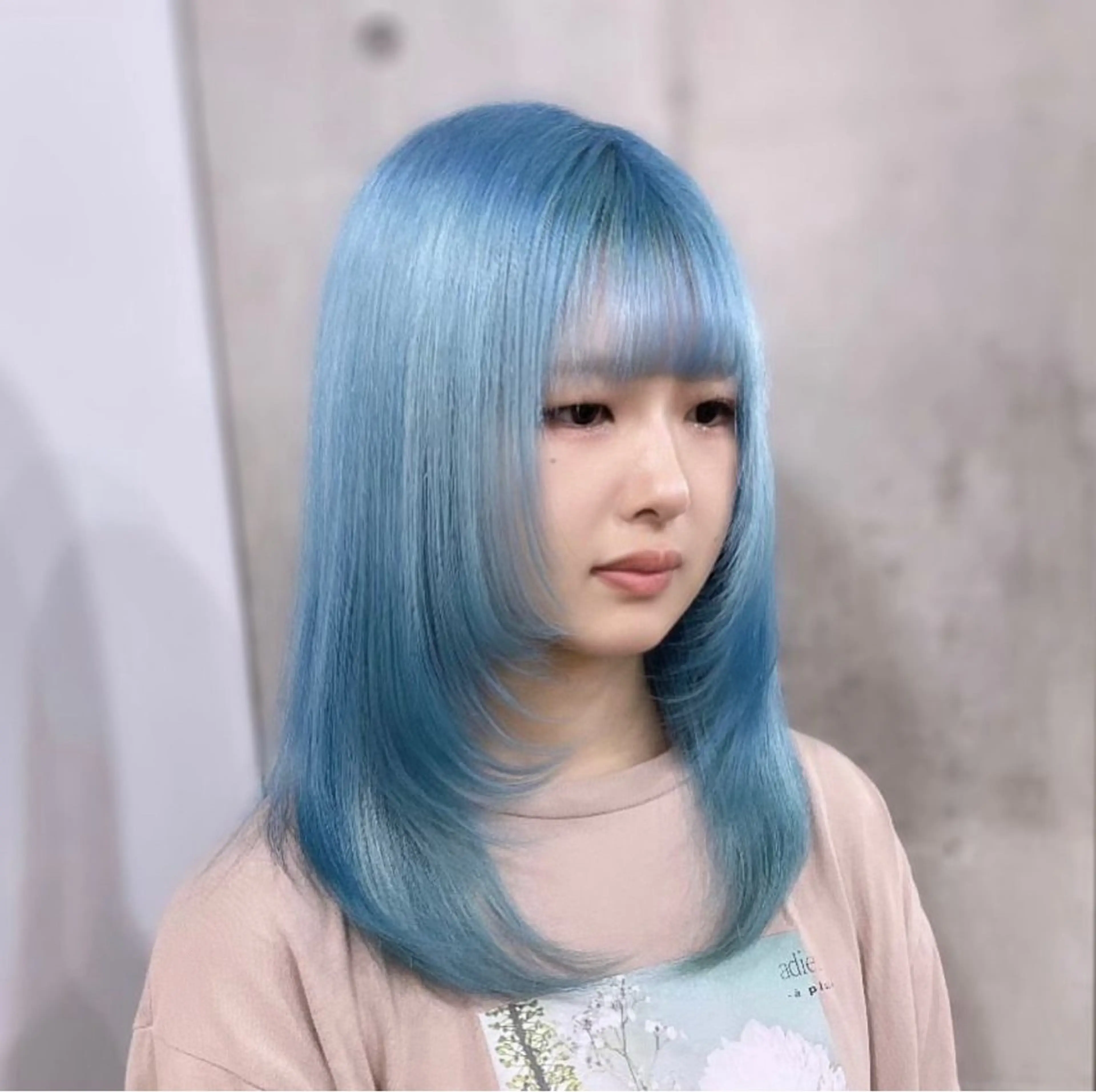 セミロング カラー ブリーチ ブルーカラー ダブルカラー ハイトーンカラー ブリーチなしカラー MIRAC所属・Ryoichi⛓️ 韓国ヘア/ハイトーンのヘアスタイル