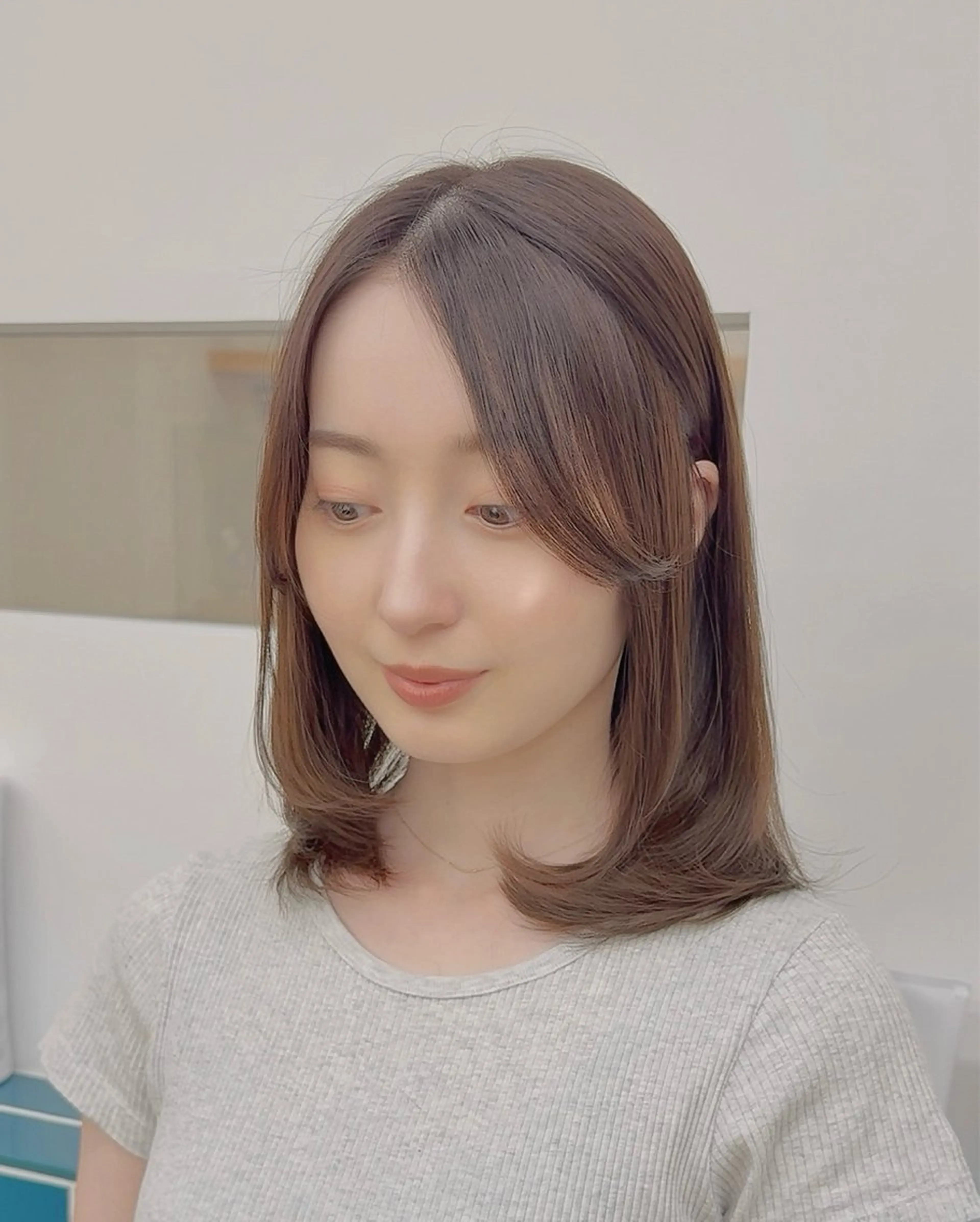 ミディアム ミディアムレイヤー レイヤーカット MEGULI所属・新田 琴美/ 透明感/レイヤーのヘアスタイル