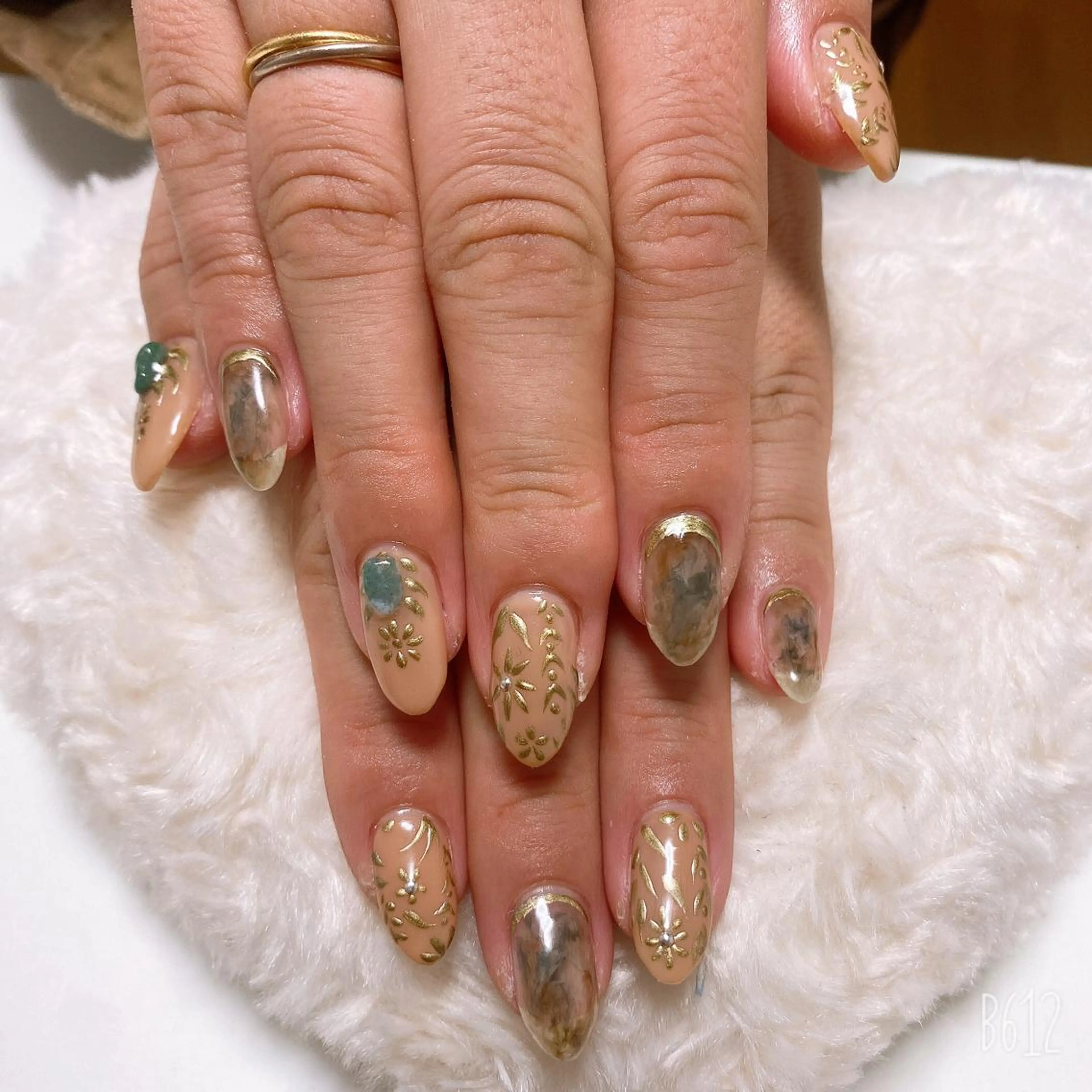 ネイル The Best Beauty受付担当のヘアスタイル