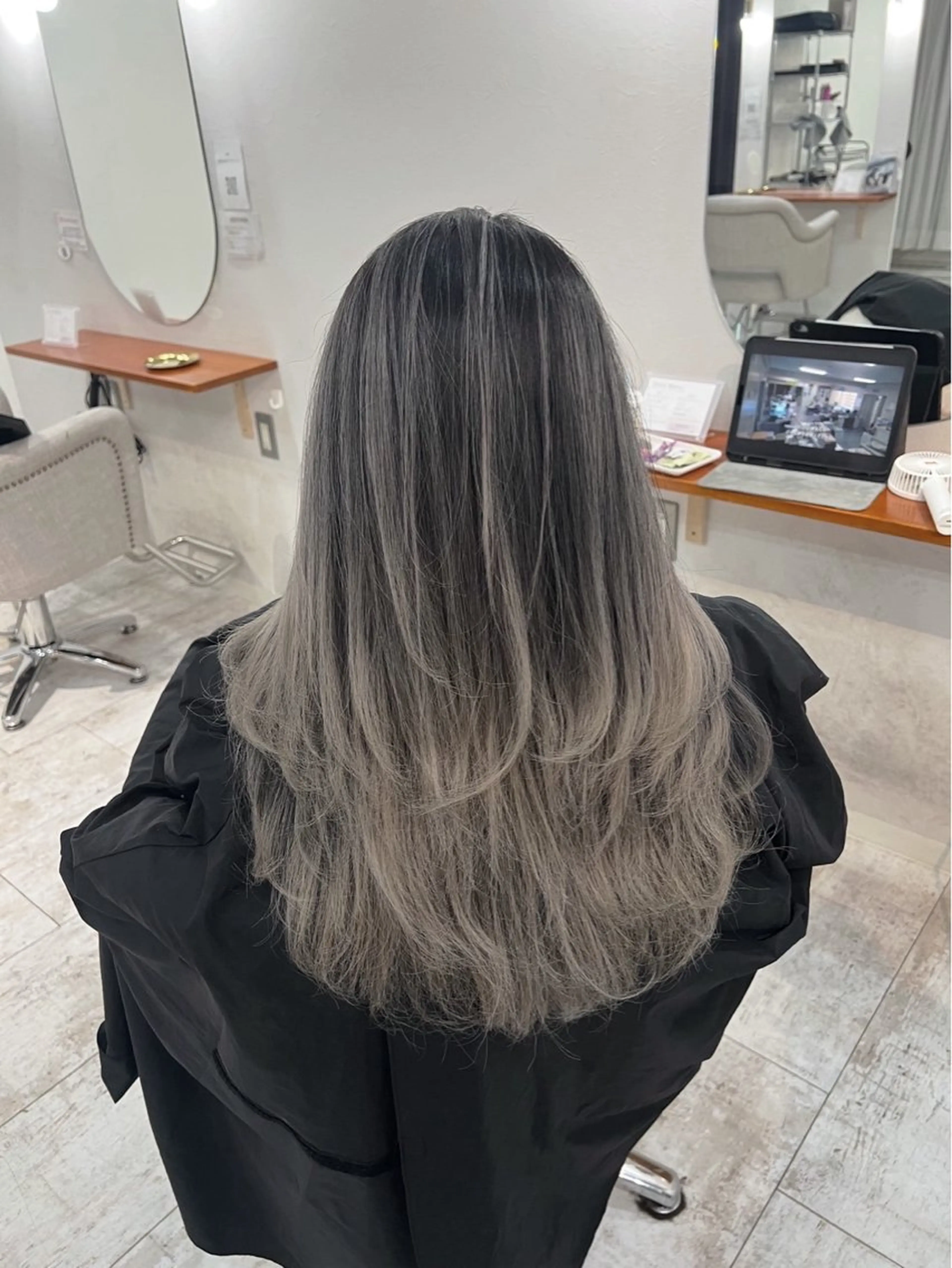 セミロング カラー バレイヤージュ グレージュ レイヤーカット ヘアカラー トリートメント ROBIN所属・指名数No.1 /NAOYAのヘアスタイル