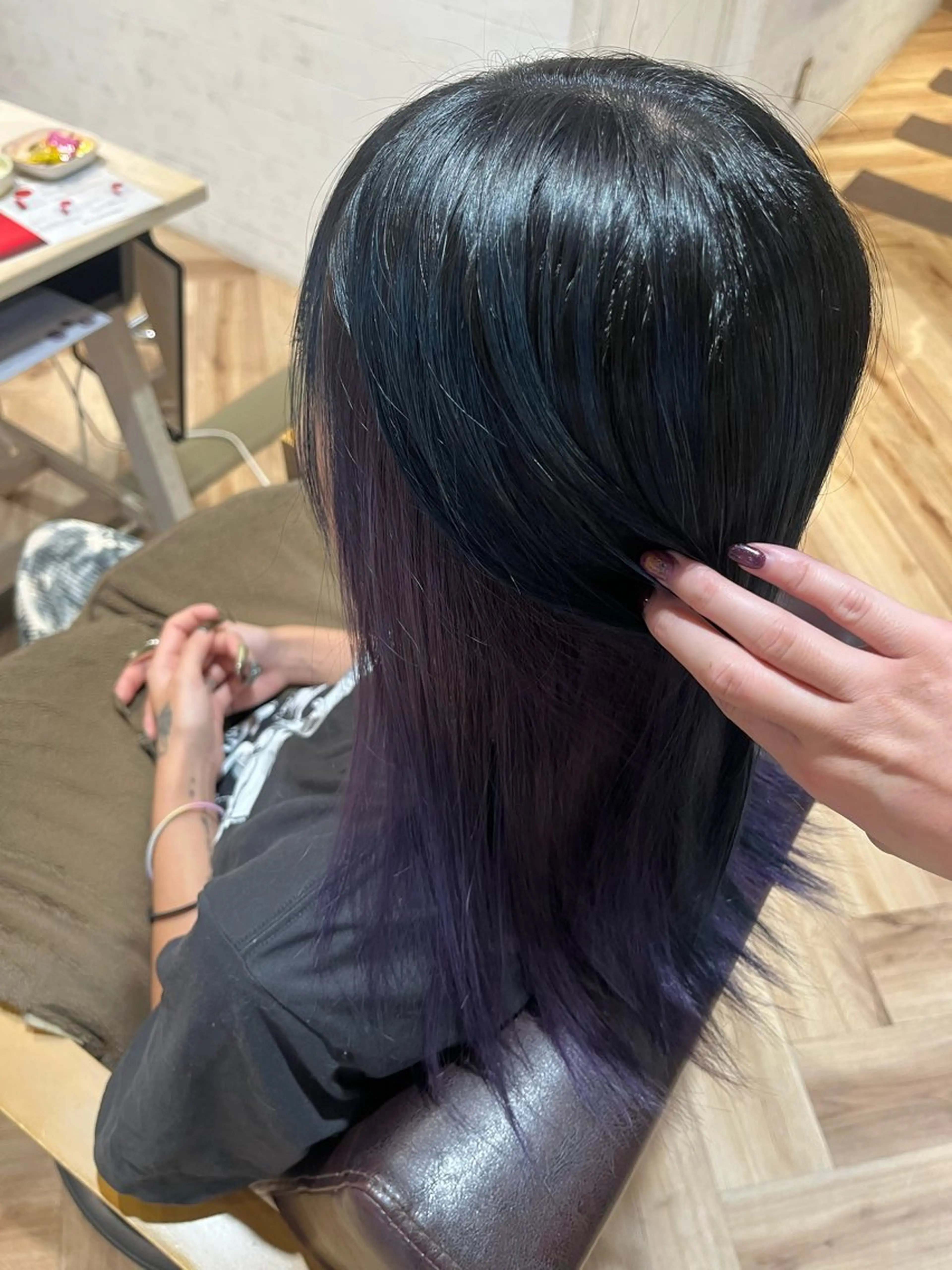 ミディアム パープルカラー 田村 桃々のヘアスタイル