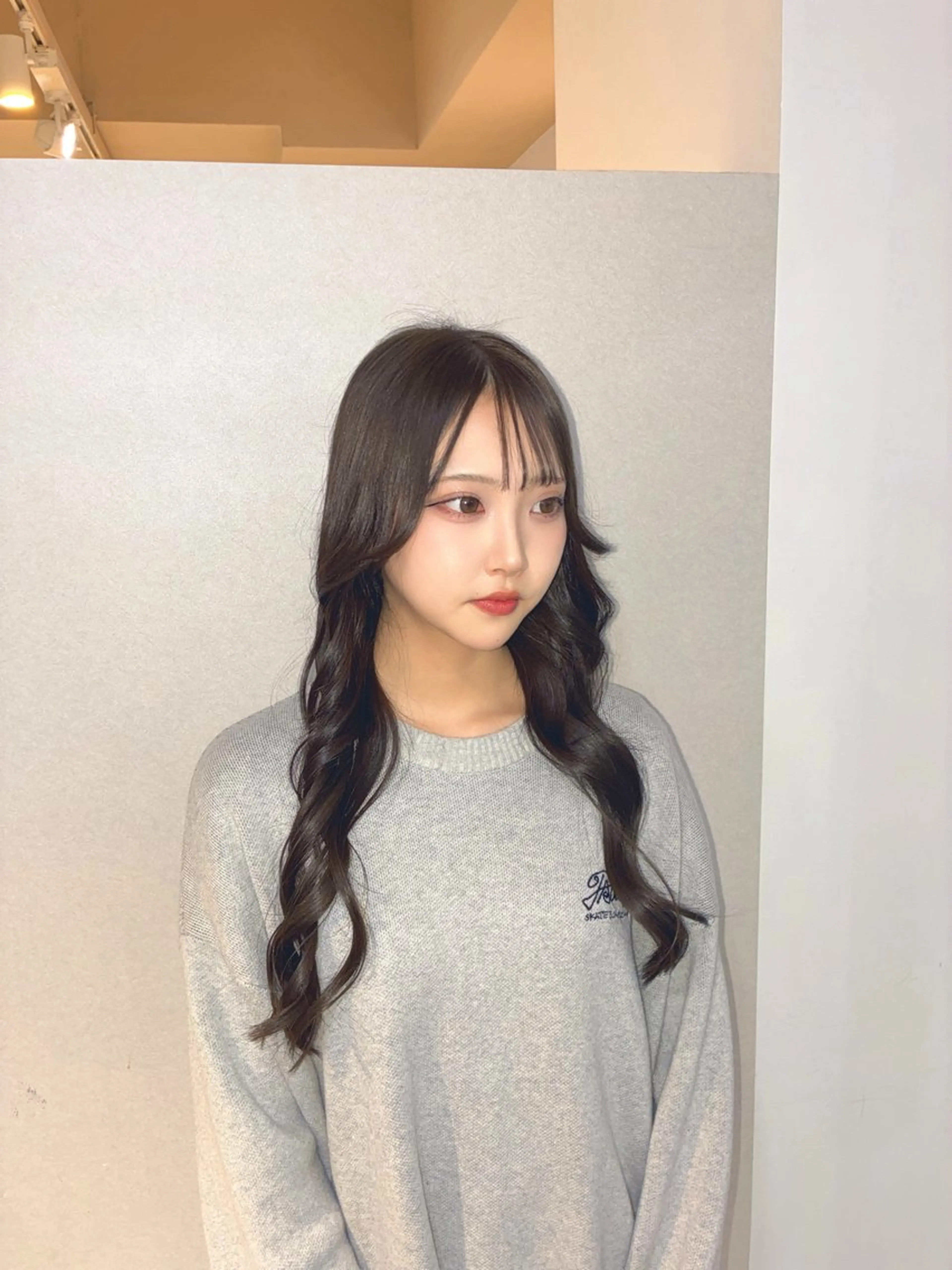 カラー ブリーチ 透明感カラー ダブルカラー グレージュ ブリーチなしカラー ハナダ メイのヘアスタイル