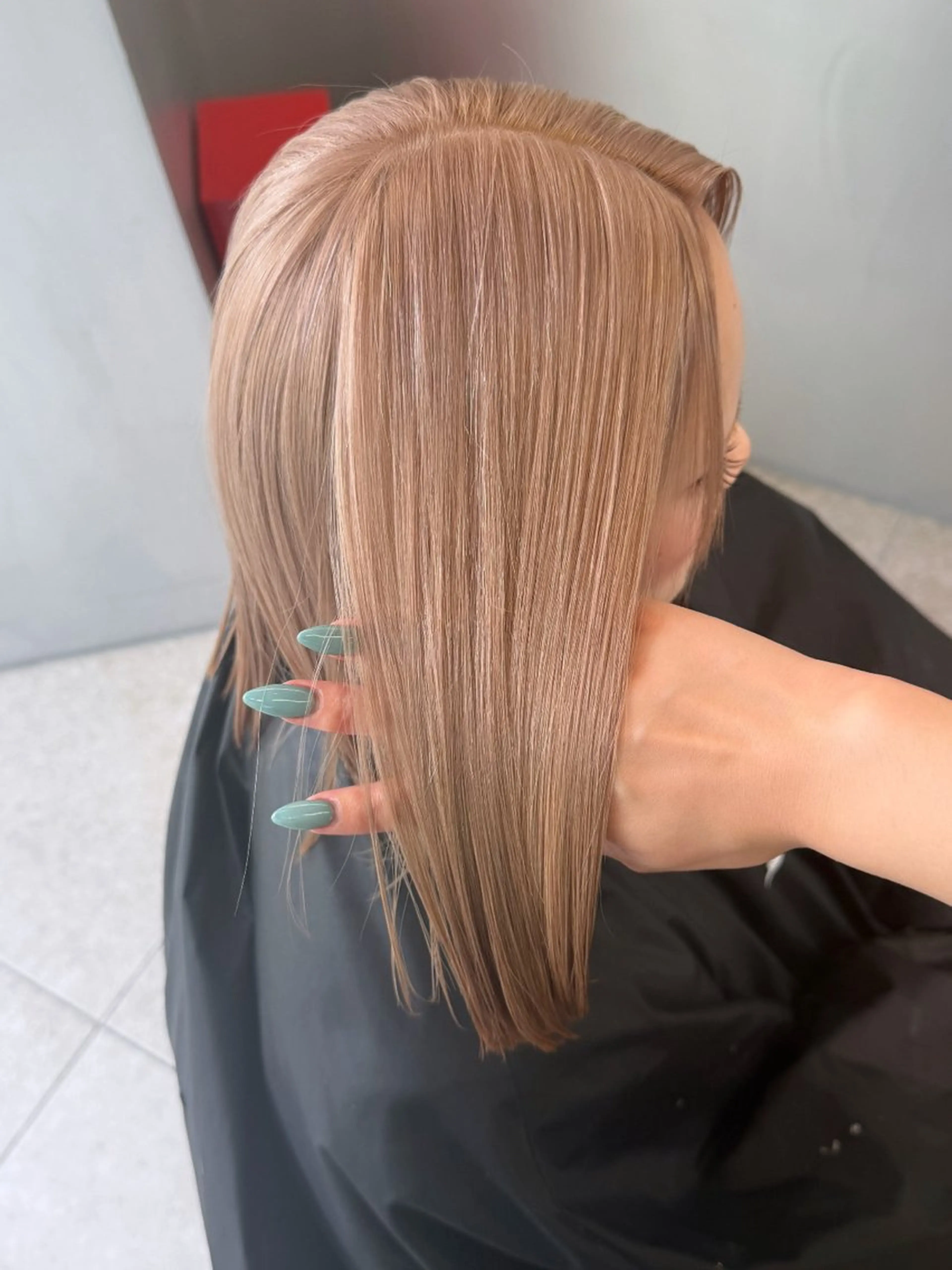 ミディアム カラー PELE/ミルクティ ー/NATSUKIのヘアスタイル