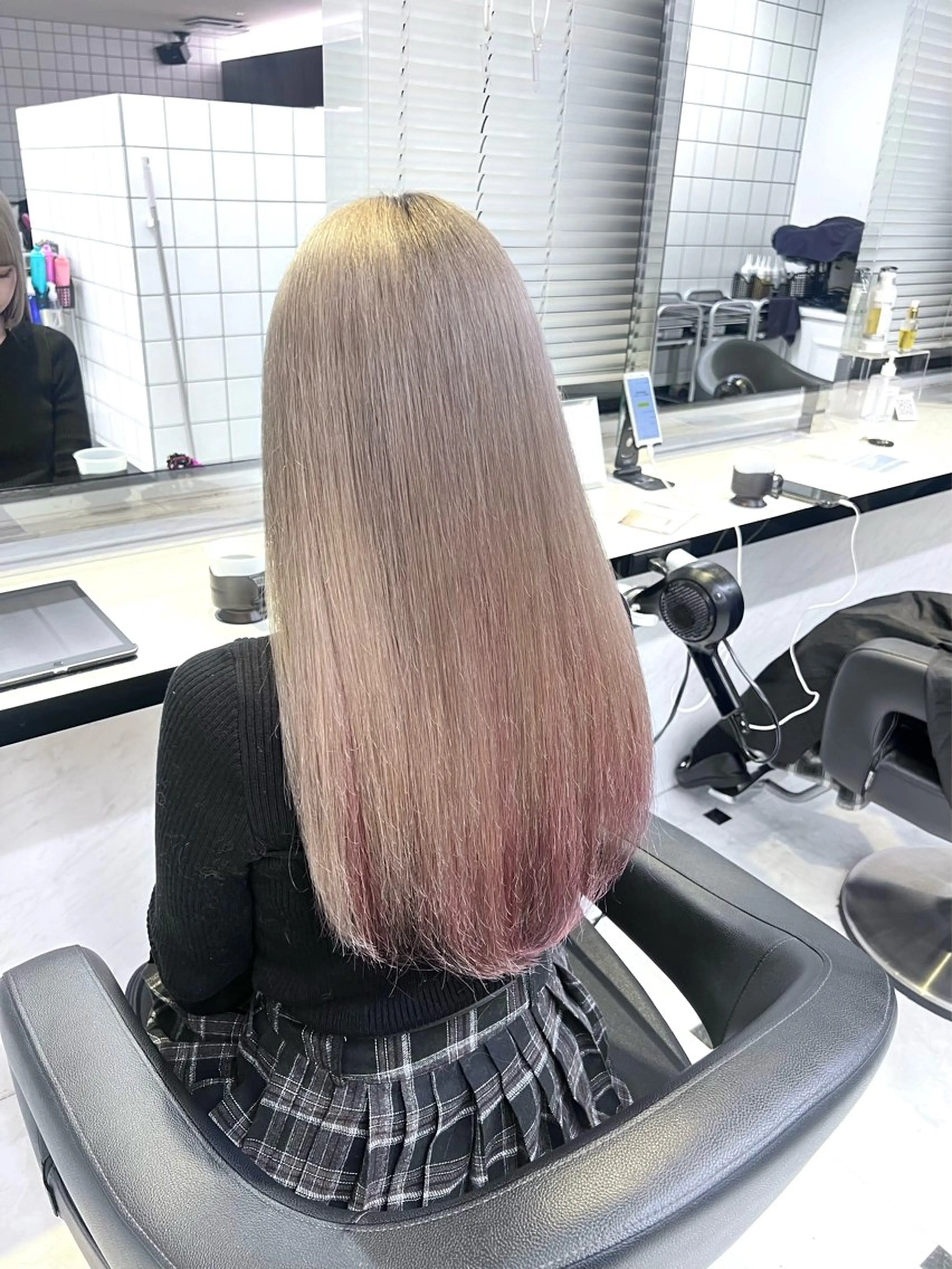 ミディアム カラー ヘアアレンジ ベージュカラー ピンクカラー シルバー シルバーベージュ 💕上野美容師☁ ブリーチ💖サワのヘアスタイル