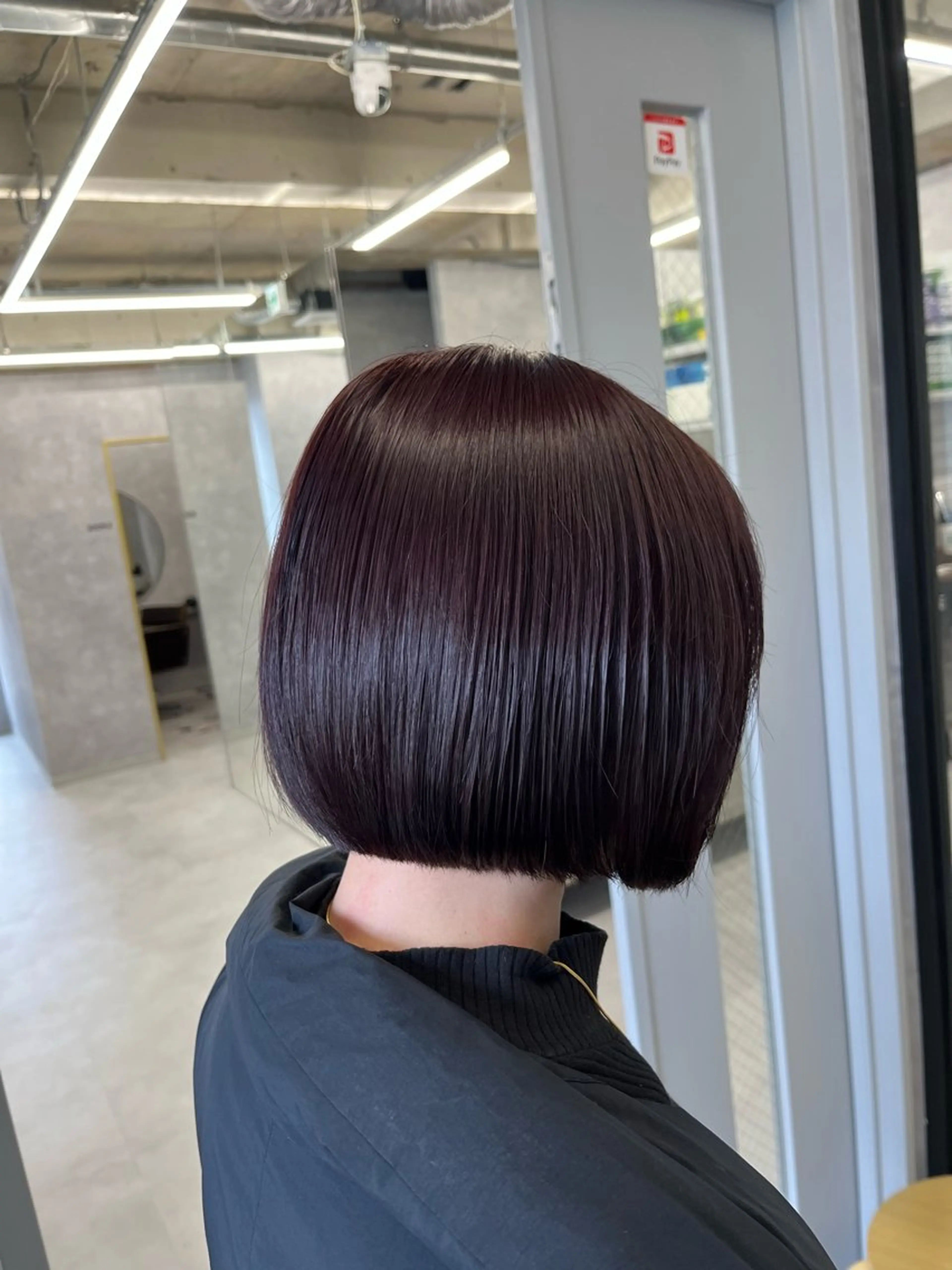 ショート カラー ブラウンカラー パープルカラー パープルブラウン yuri🌼 NUMBER 天王寺のヘアスタイル