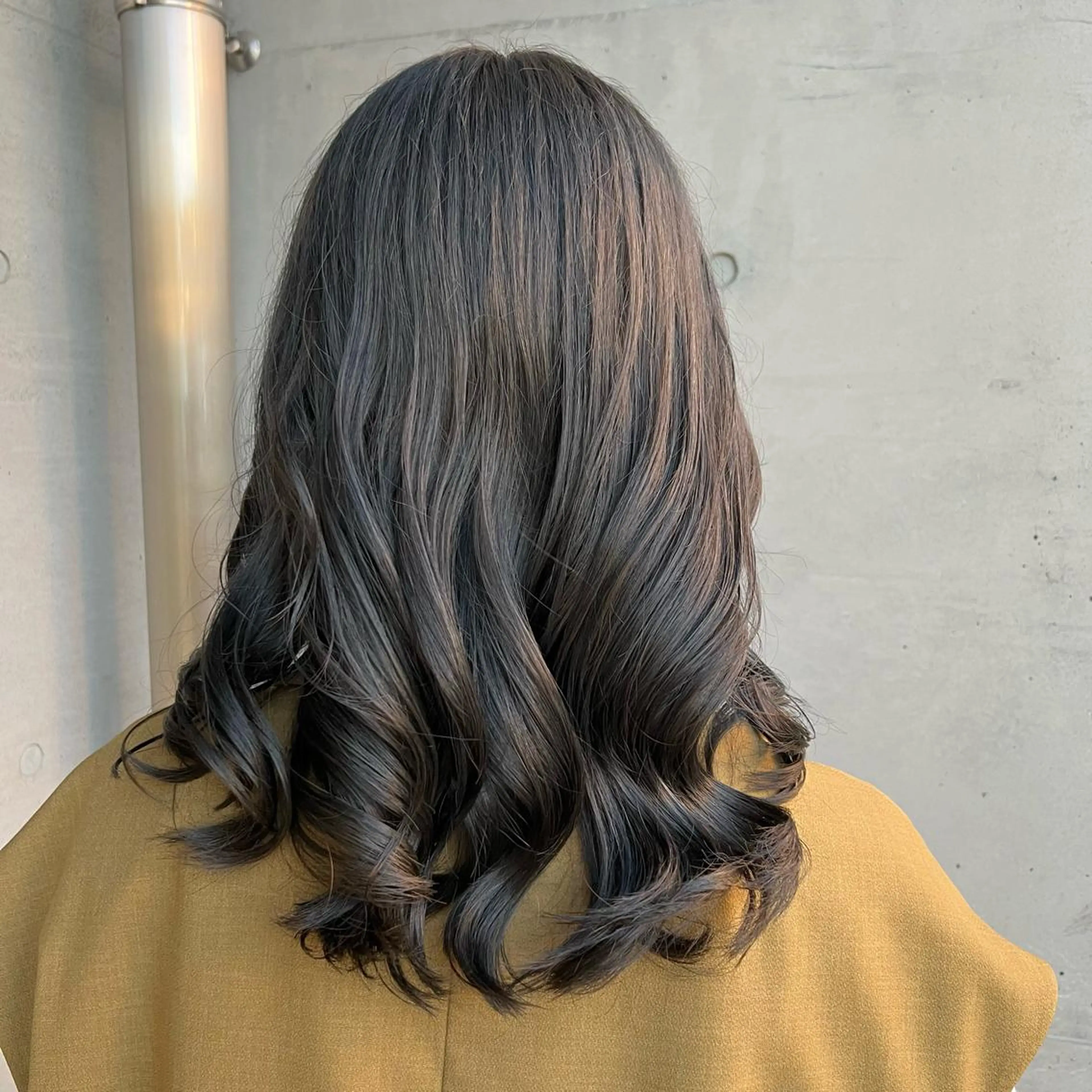 カラー ブリーチ グレージュ オリーブグレージュ オリーブグレー ヘアカラー トリートメント stylist 🐶内藤 成香のヘアスタイル