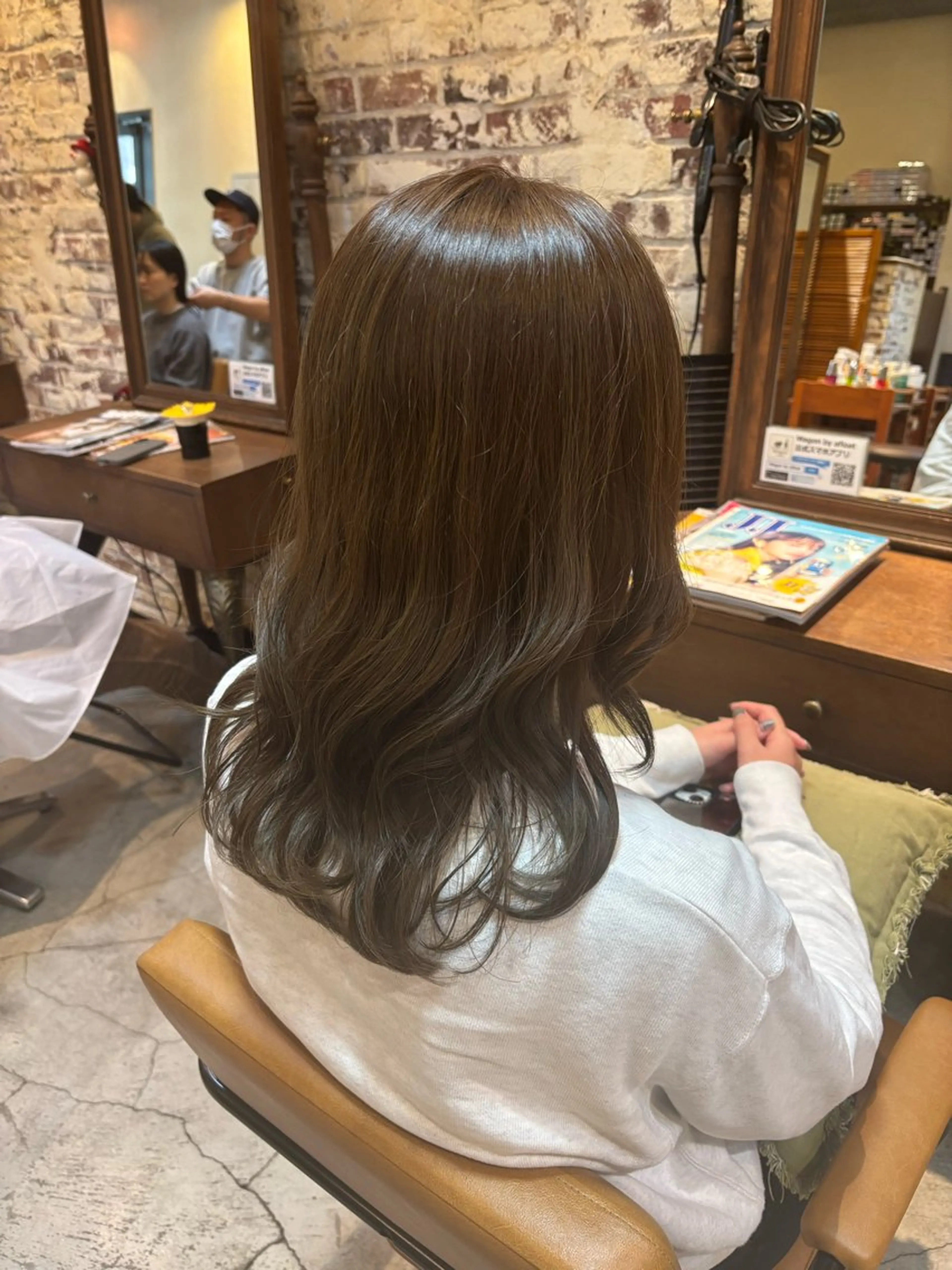 セミロング カラー ベージュカラー ブリーチ 透明感カラー ブリーチなしカラー オリーブベージュ ヘアカラー トリートメント 七井 香奈 (なないかな)のヘアスタイル