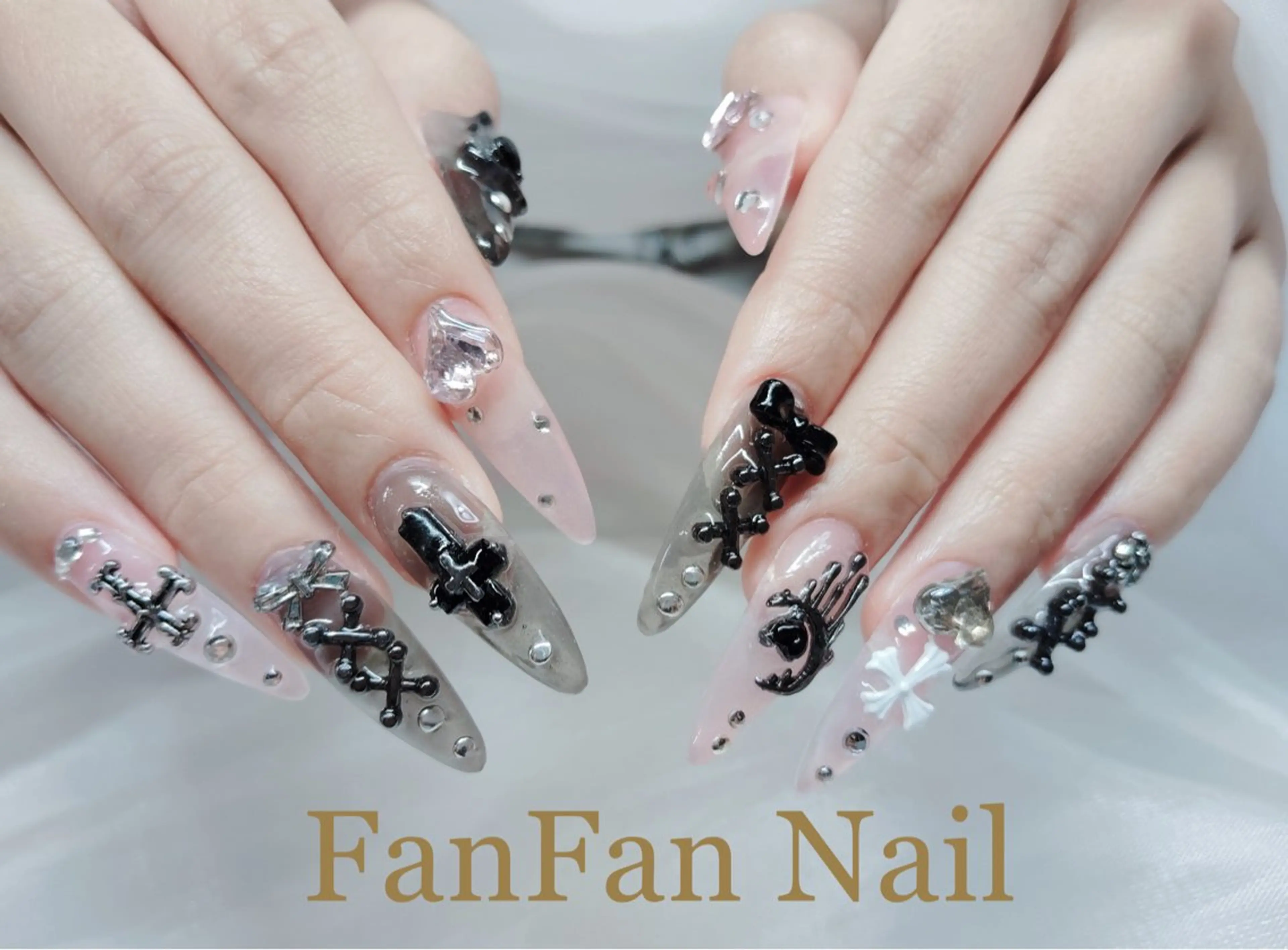 ネイル アートネイル オーロラネイル ガーリー キラキラネイル 韓国ネイル ハンドネイル KaKa FanFanNailのネイルデザイン