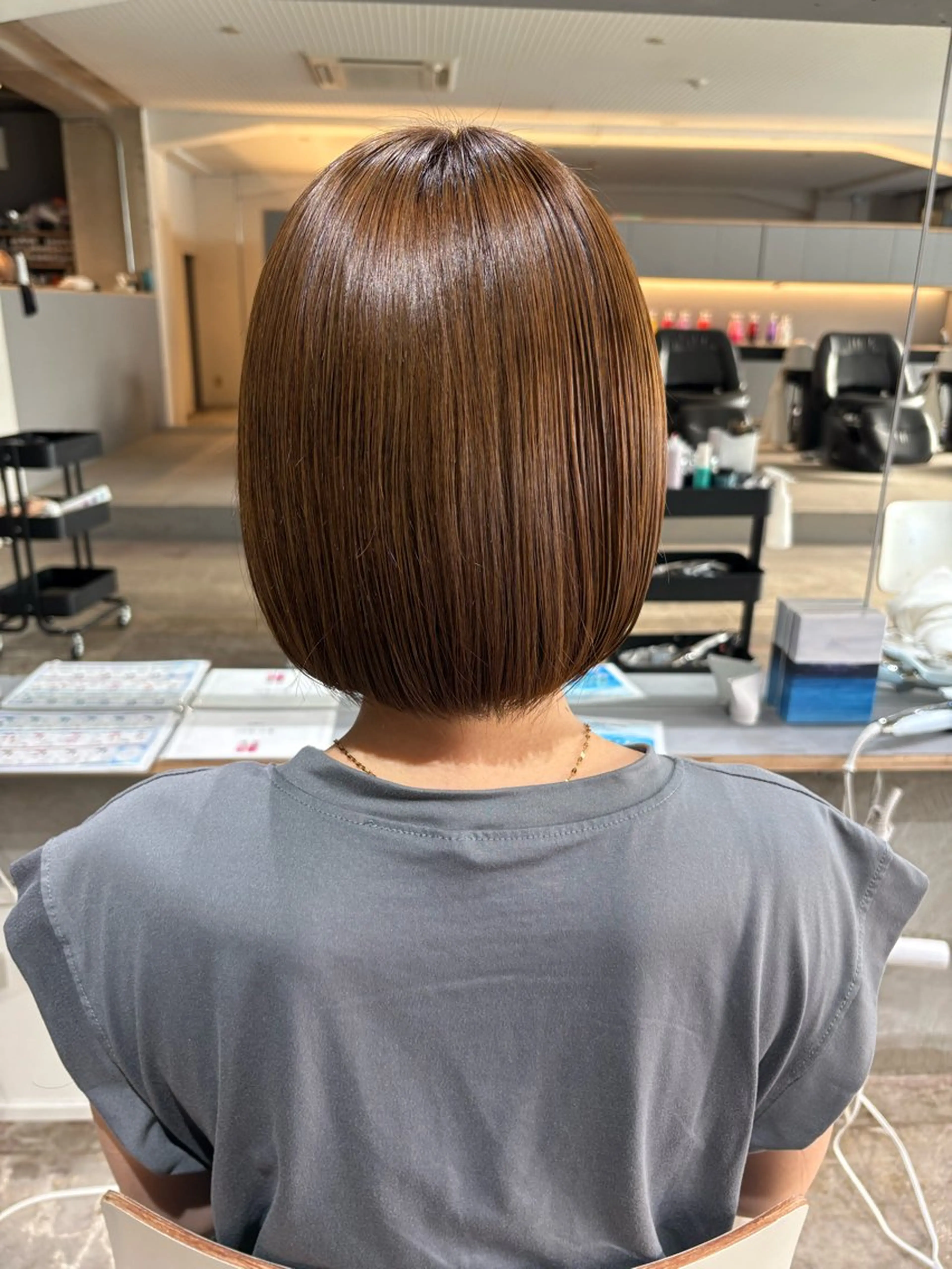 ミディアム カラー ベージュカラー オリーブベージュ オレンジ ボブ カット ヘアカラー 玉置 七海のヘアスタイル