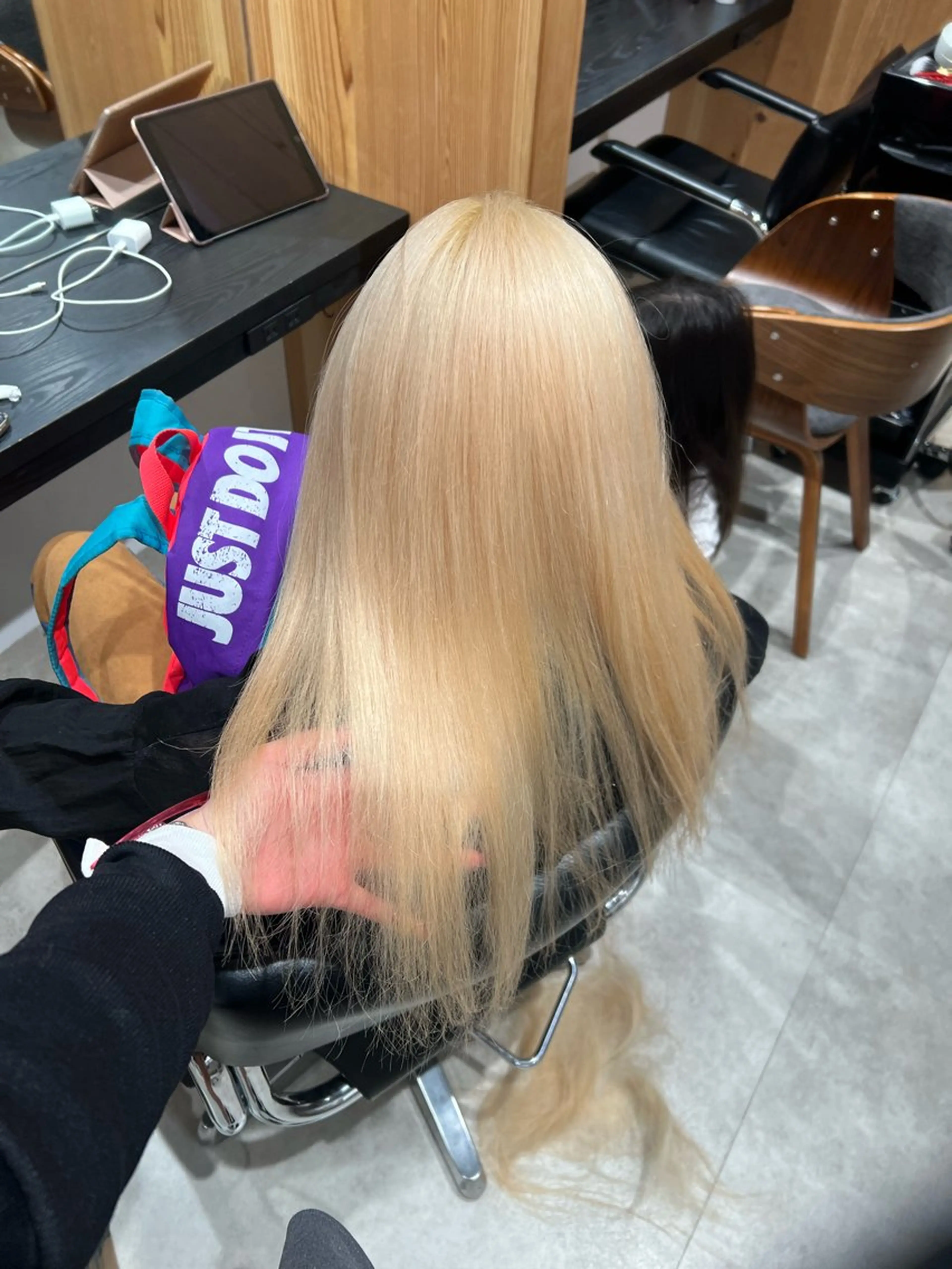 セミロング 艶髪 RYOSEIのヘアスタイル