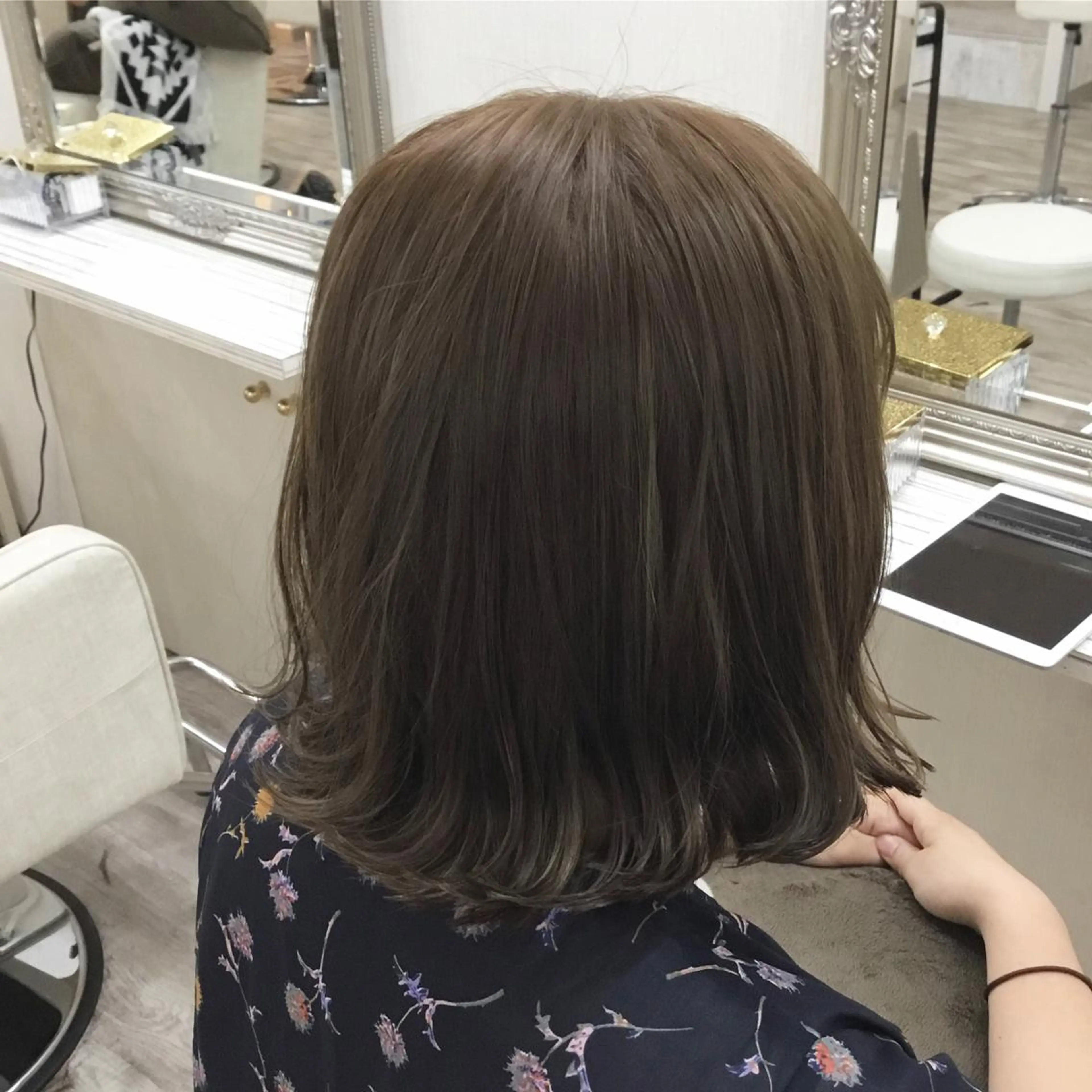 ミディアム カラー アッシュ ボブ 外ハネヘア kazufumi ..のヘアスタイル