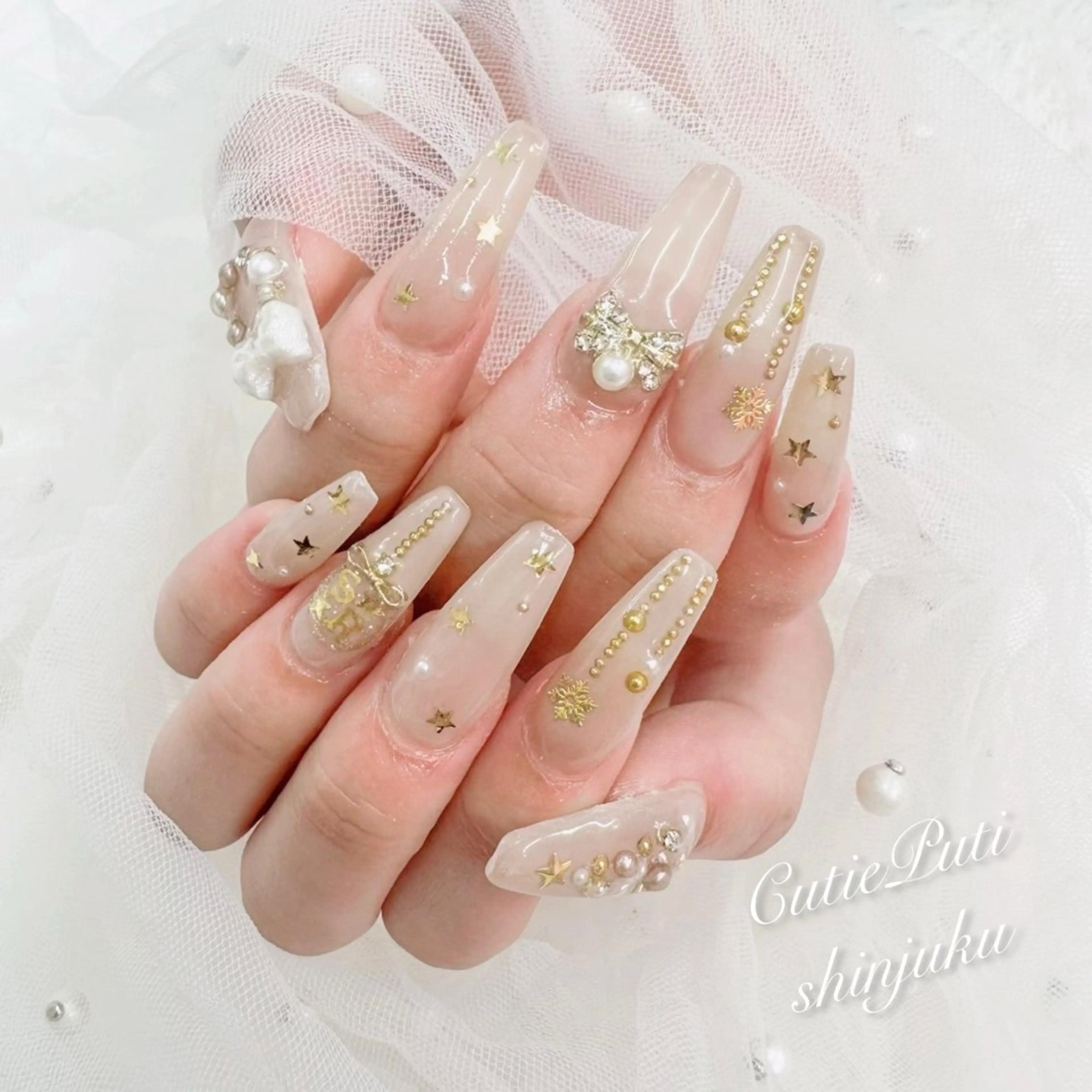 ネイル キラキラネイル 韓国ネイル ワンホンネイル NailSalon CutiePutiのネイルデザイン