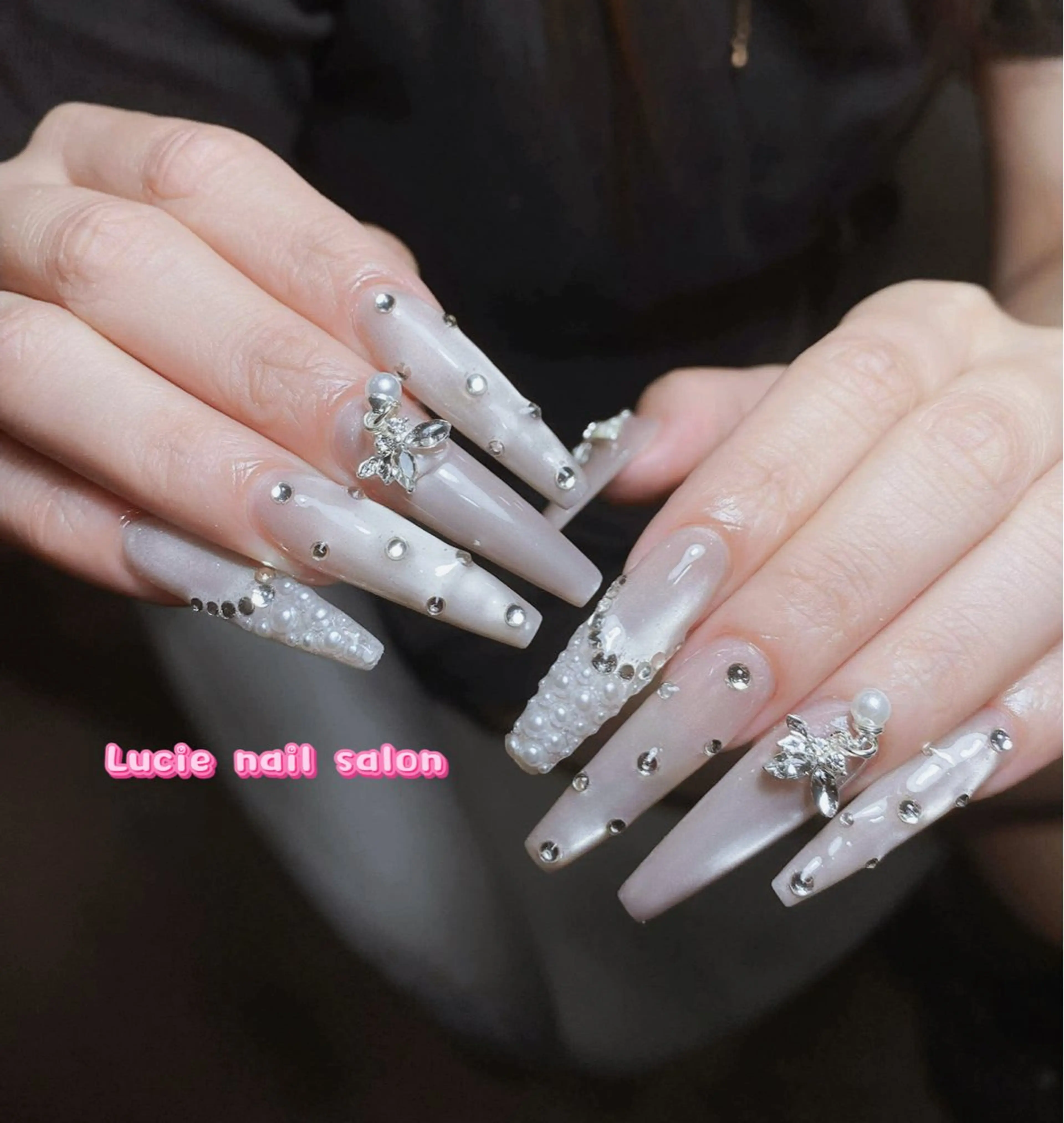 ネイル ボルドー チークネイル 成人式 フレンチネイル キラキラネイル ハンドネイル LUCIE NAIL SALON所属・NGUYEN THI THANHのネイルデザイン