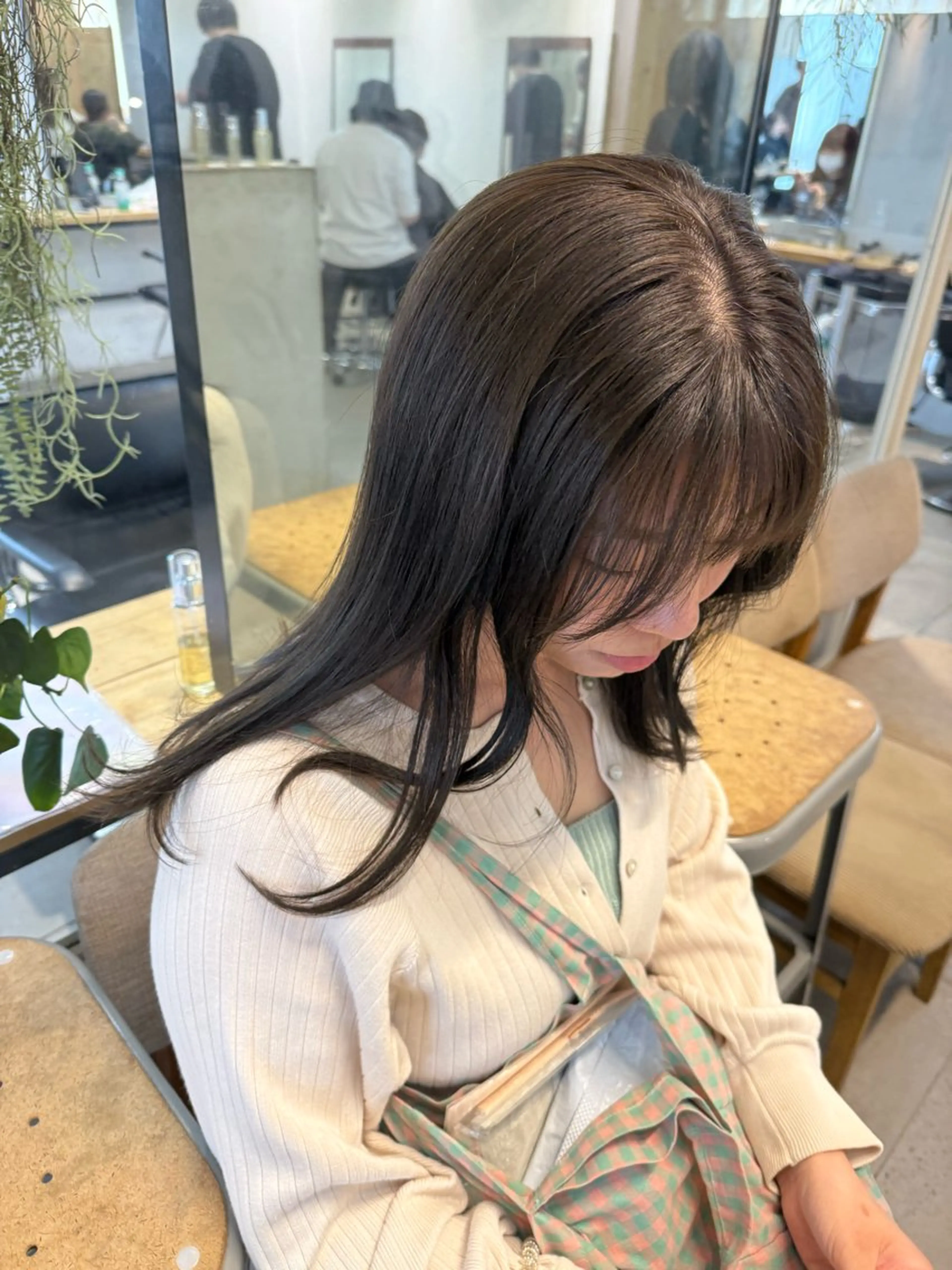 ロング カラー ミルクティー× グレージュMOMOのヘアスタイル