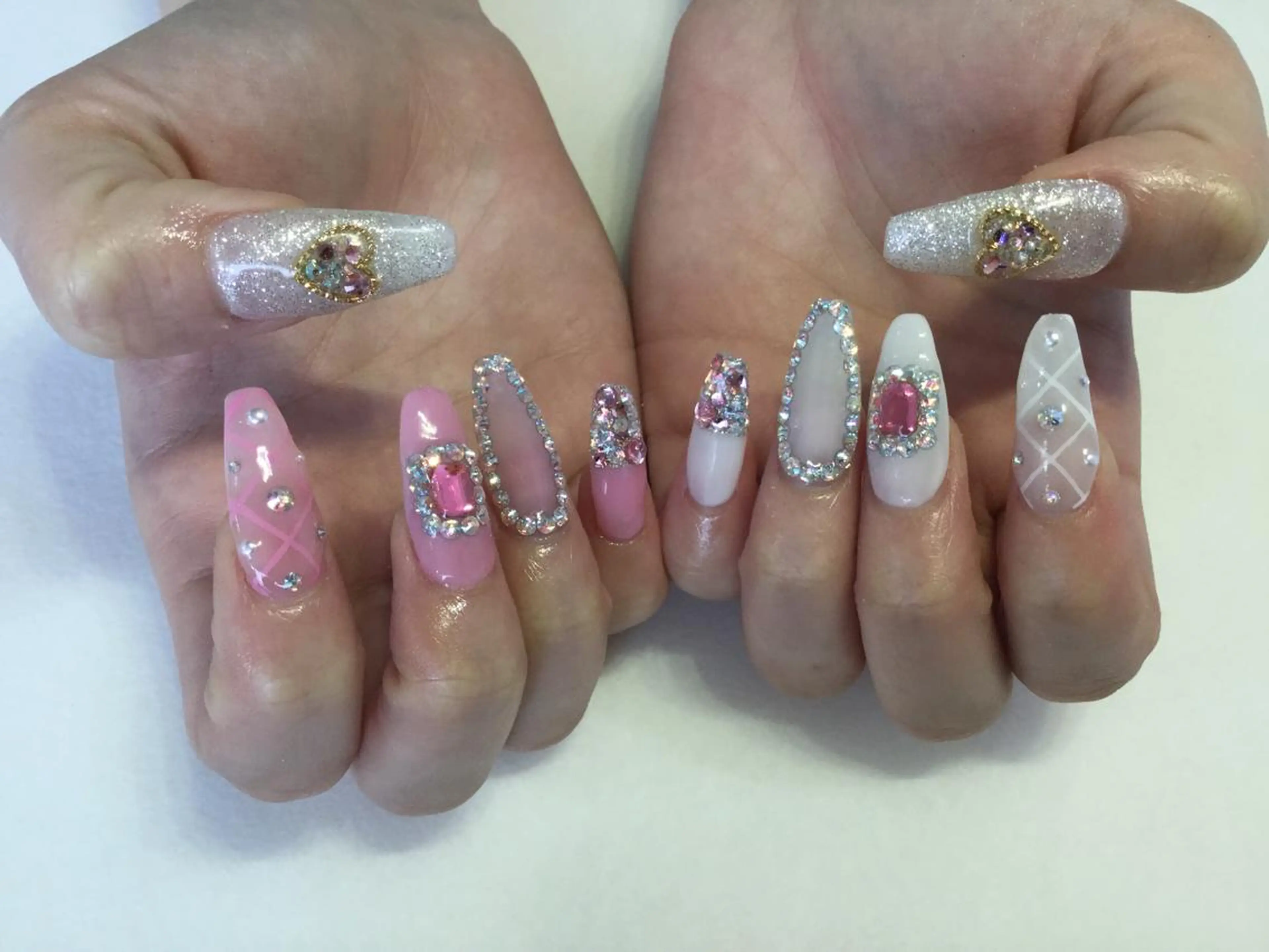 ネイル ハンドネイル 💎🐰 saki. m 🐰💎のネイルデザイン