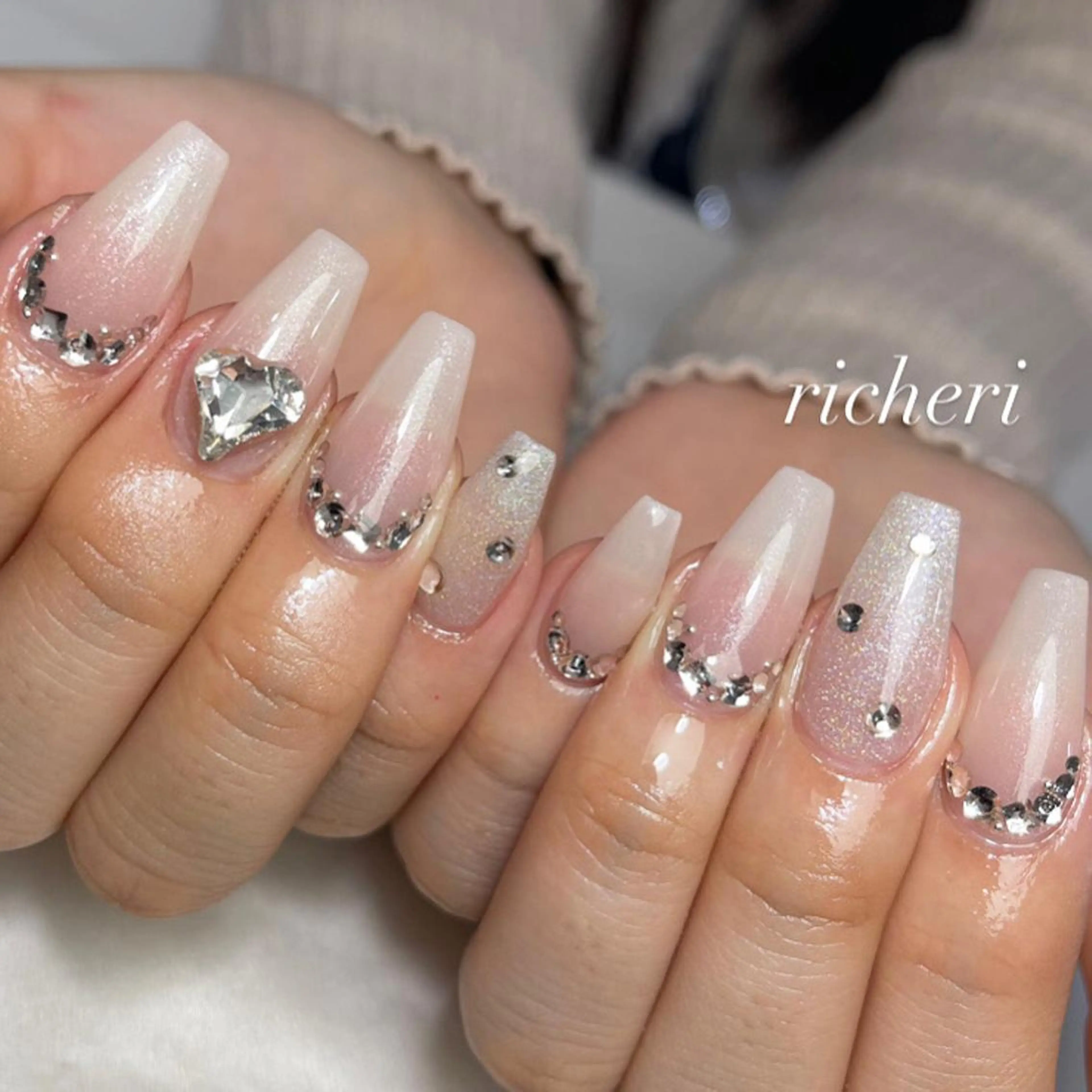 ミディアム ネイル ハンドネイル richeri beautyのエステ・リラクイメージ