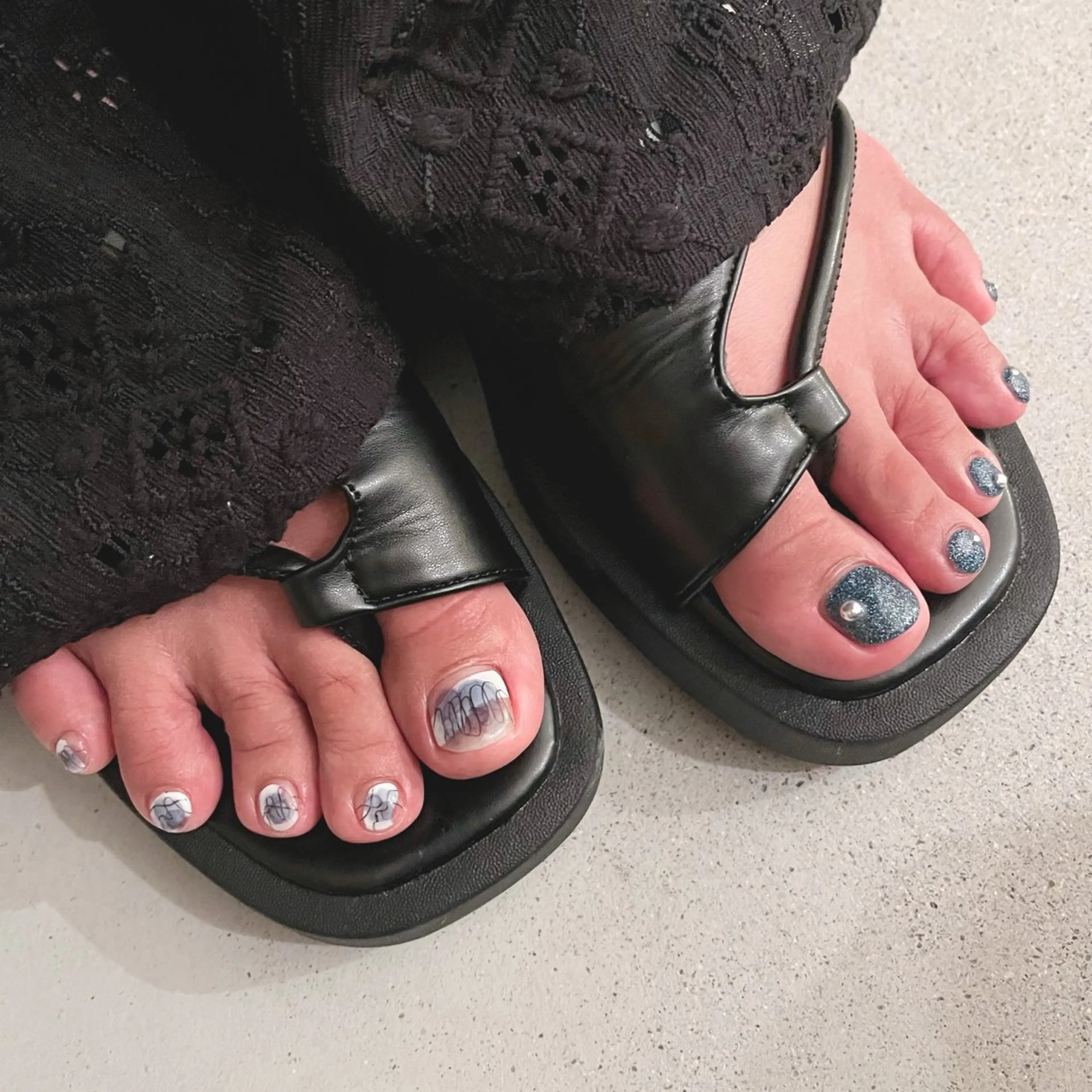 ネイル ネイビー ニュアンスネイル フットネイル K Aのネイルデザイン