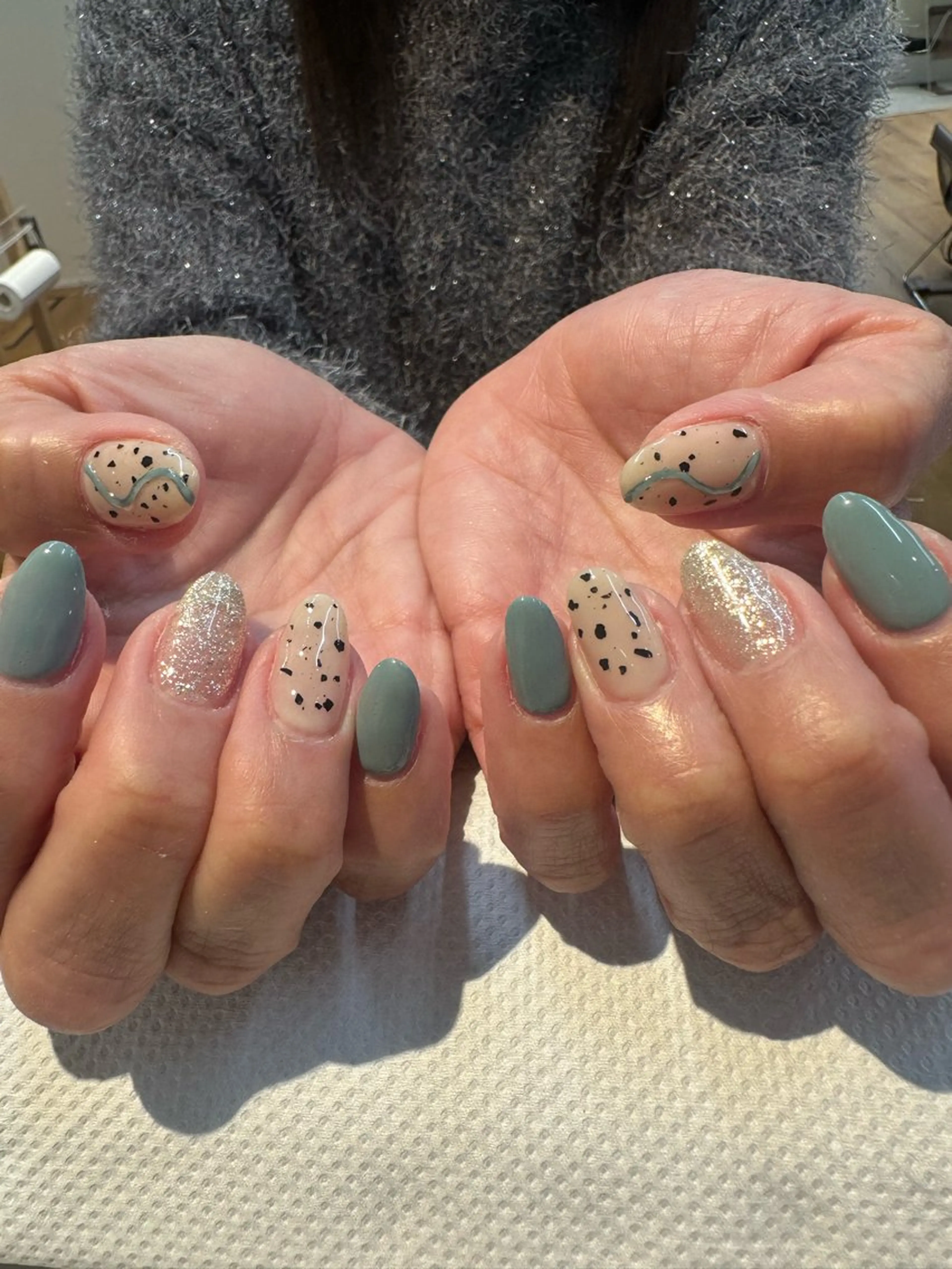 ネイル ニュアンスネイル 鈴木 結羽愛のネイルデザイン