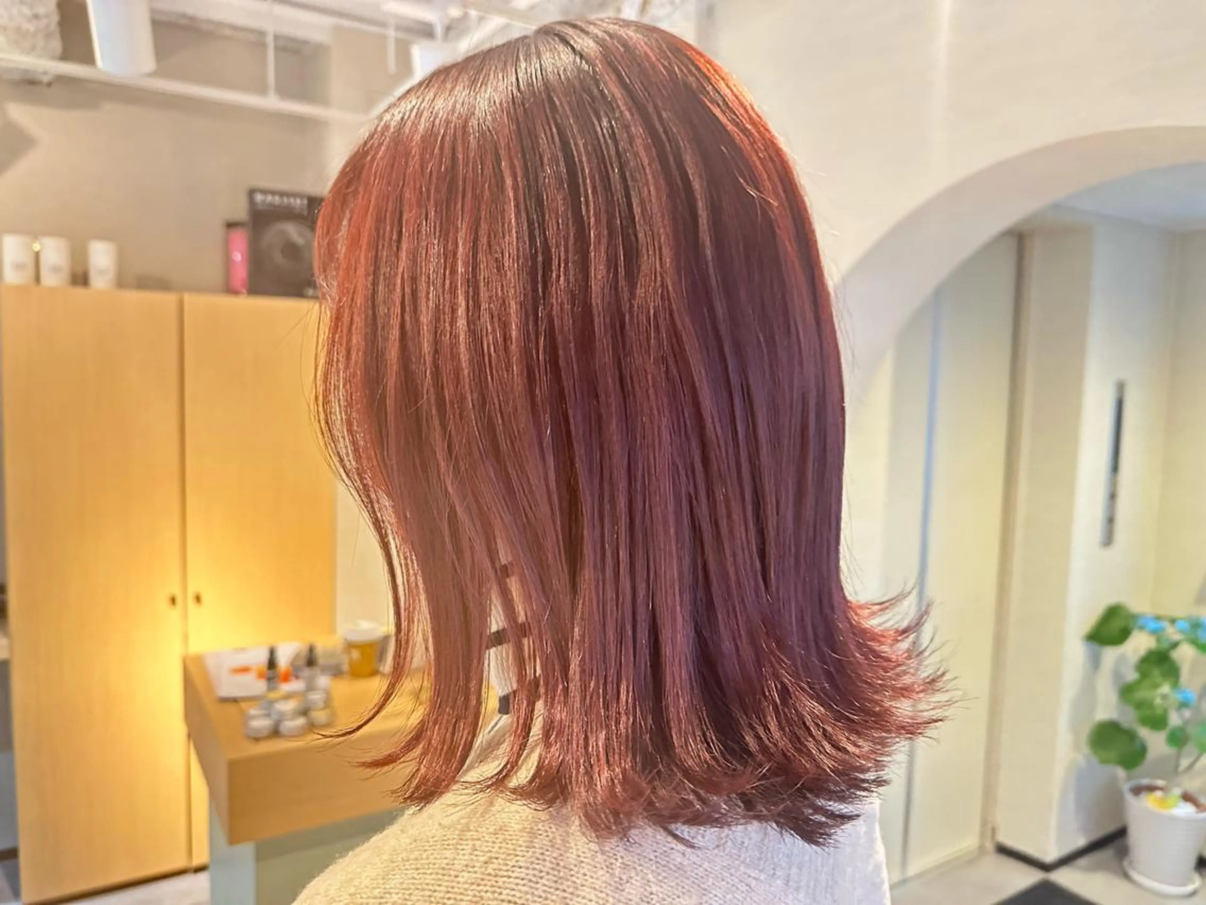ミディアム カラー ブリーチ ピンクカラー レッドカラー トリートメント 【Uneユヌ】菊地 春那のヘアスタイル