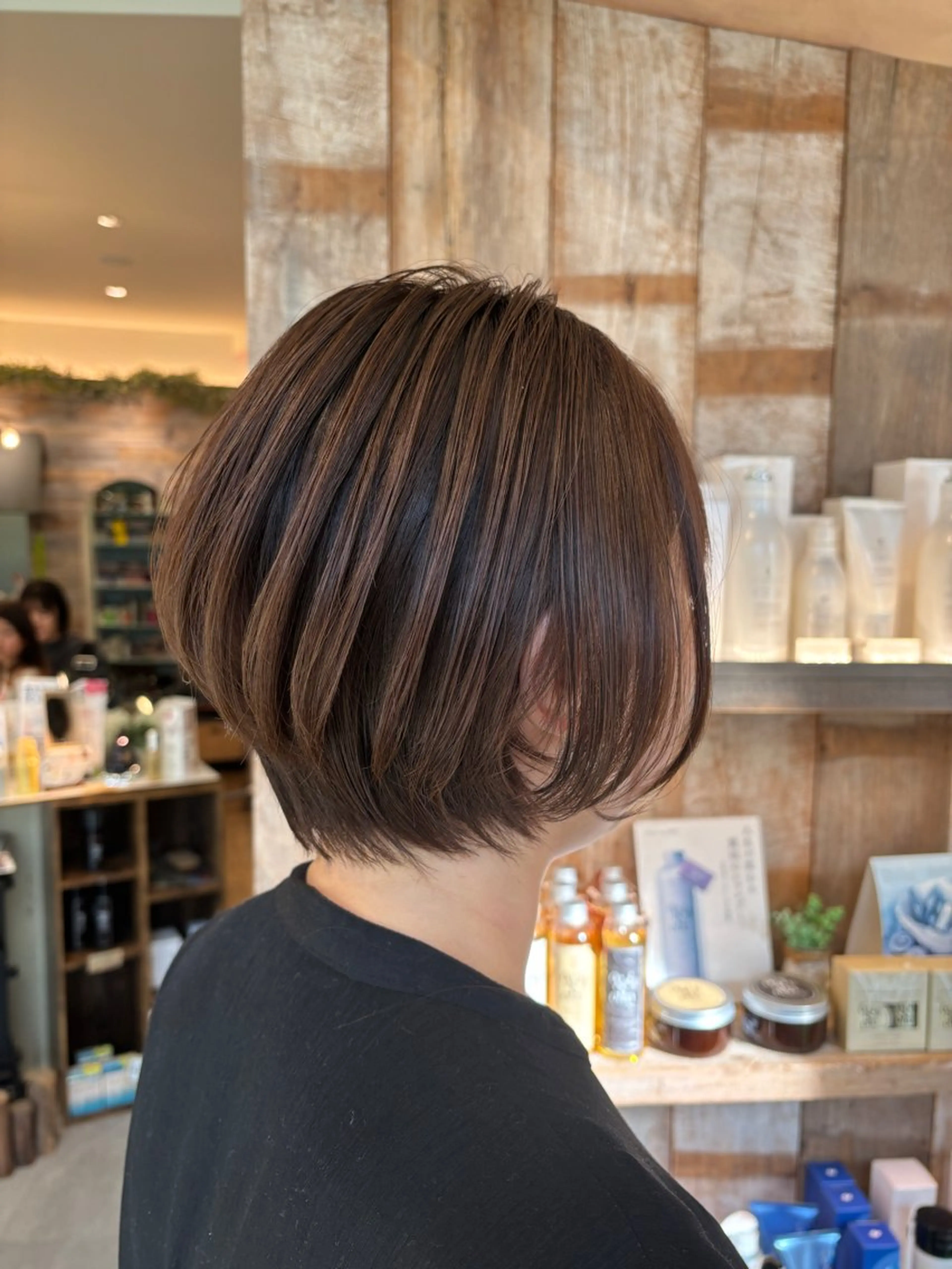 ショート レイヤーカット✨ 艶髪藤野のヘアスタイル