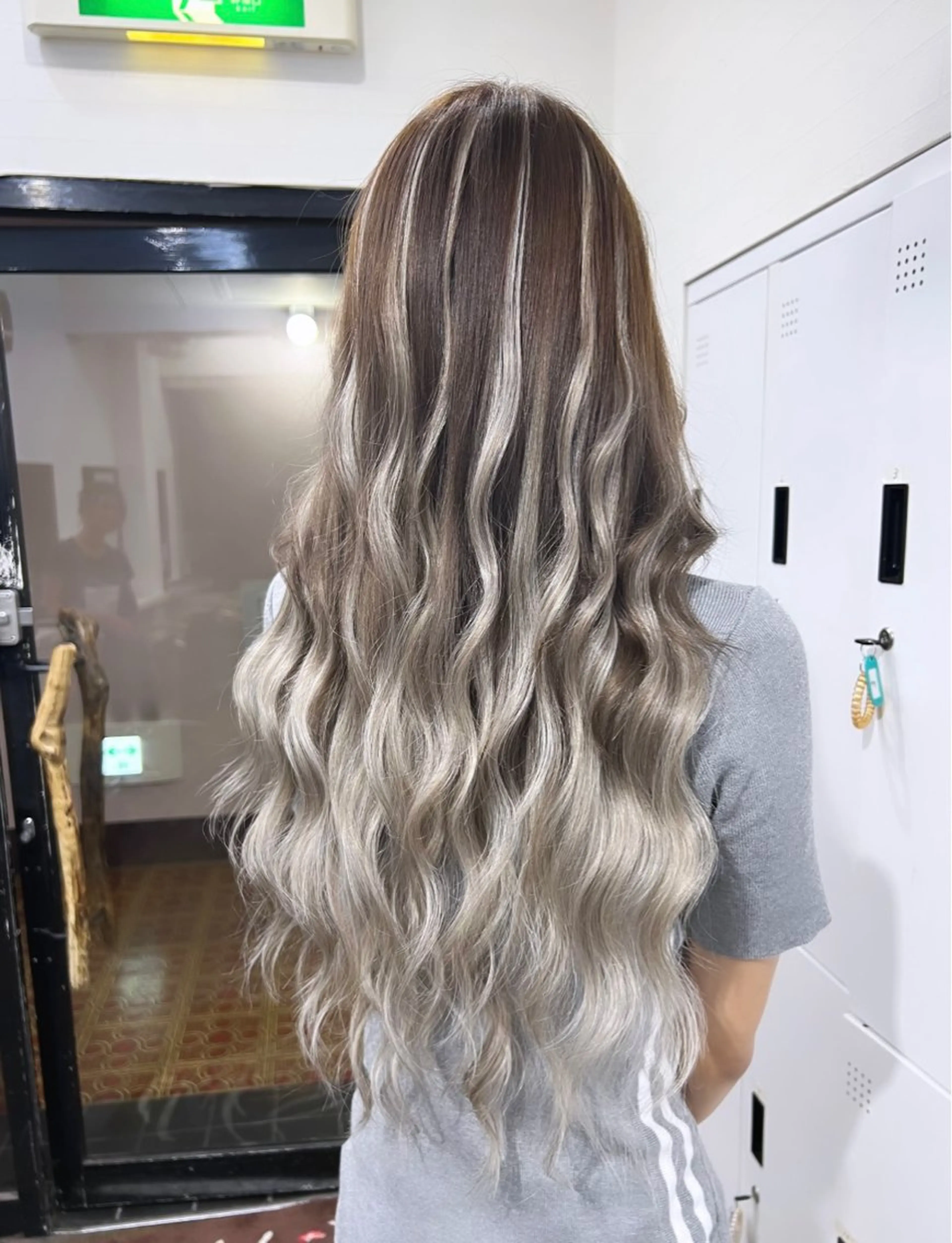 ロング カラー ブリーチ ケアブリーチ ヘアカラー エクステ 🧠U-topia 西村彩🧠のヘアスタイル