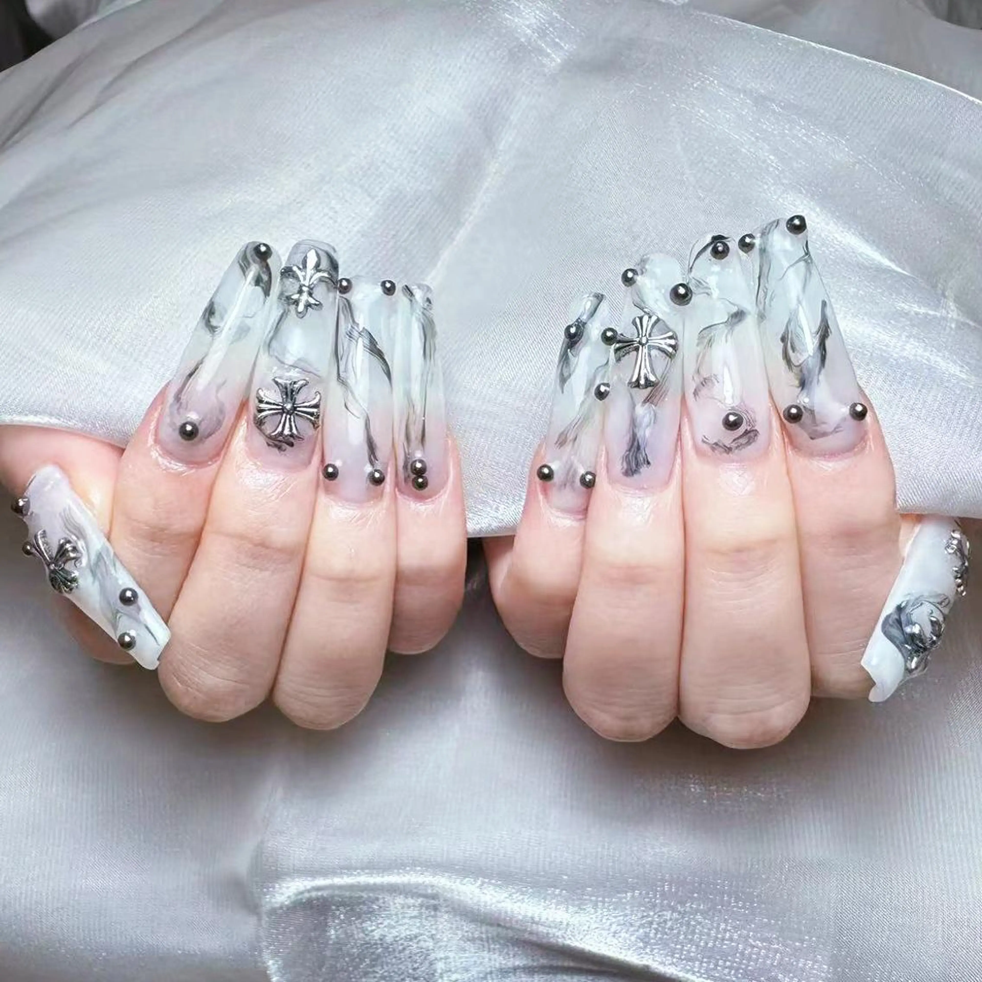 ネイル アートネイル オーロラネイル ガーリー キラキラネイル 韓国ネイル ハンドネイル DIANMOND NAIL🌸のネイルデザイン