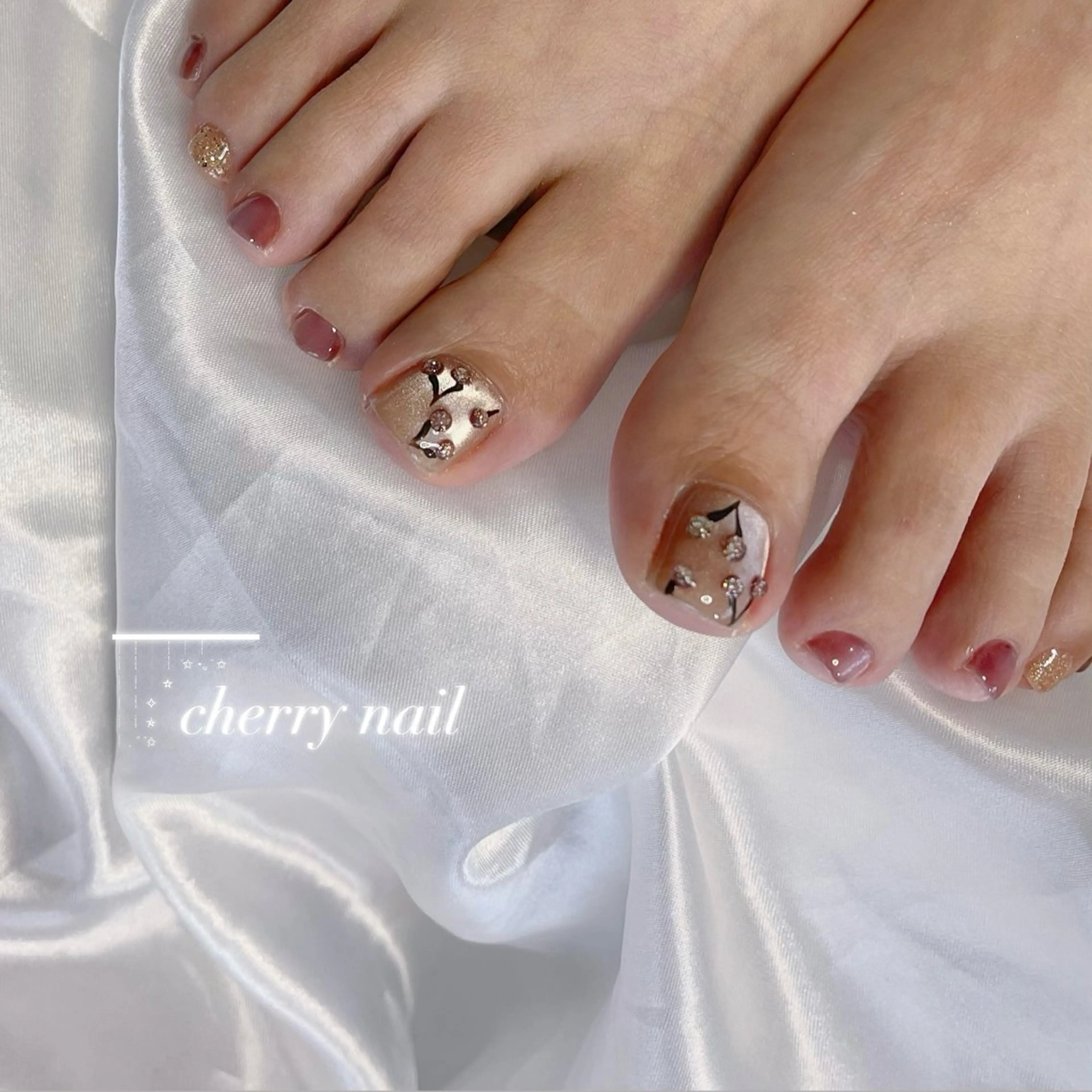 ネイル アートネイル 長さ出し フットネイル 韓国ネイル 持ち込み フットネイル RE SALONのネイルデザイン