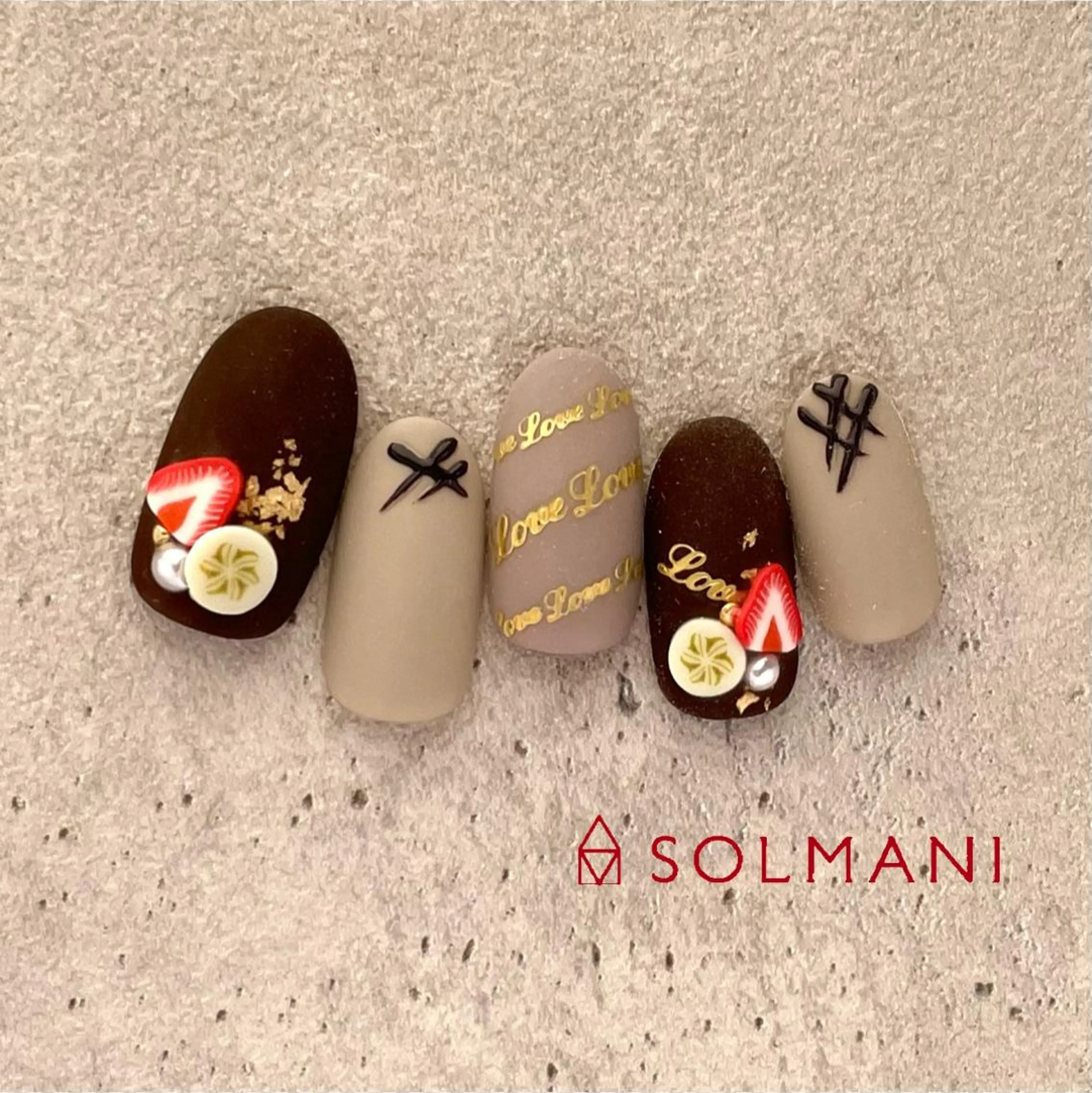 ネイル SOLMANI 予約担当のネイルデザイン