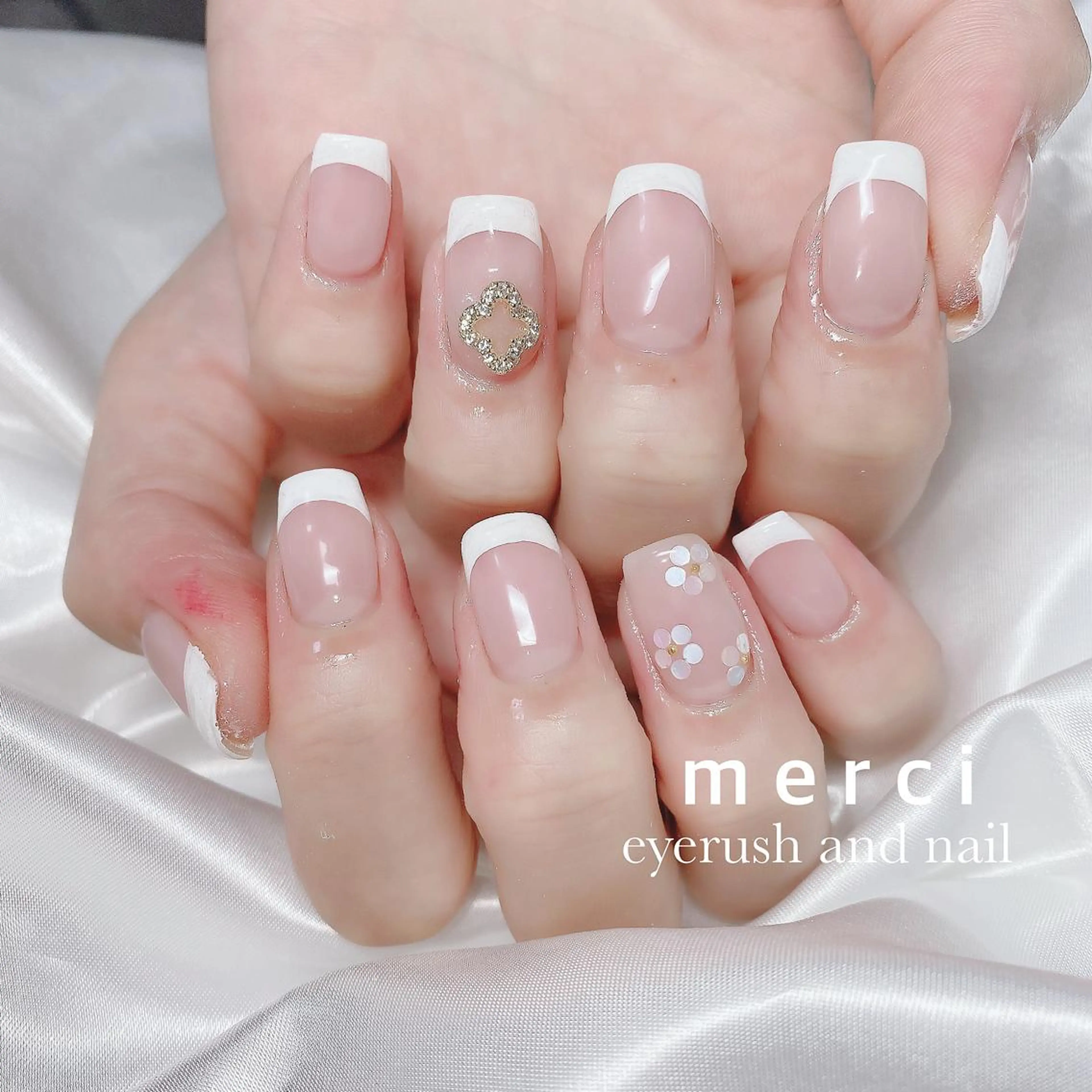 ネイル フラッシュネイル フットネイル フレンチネイル キラキラネイル 韓国ネイル ハンドネイル merci nail所属・merci nailのネイルデザイン