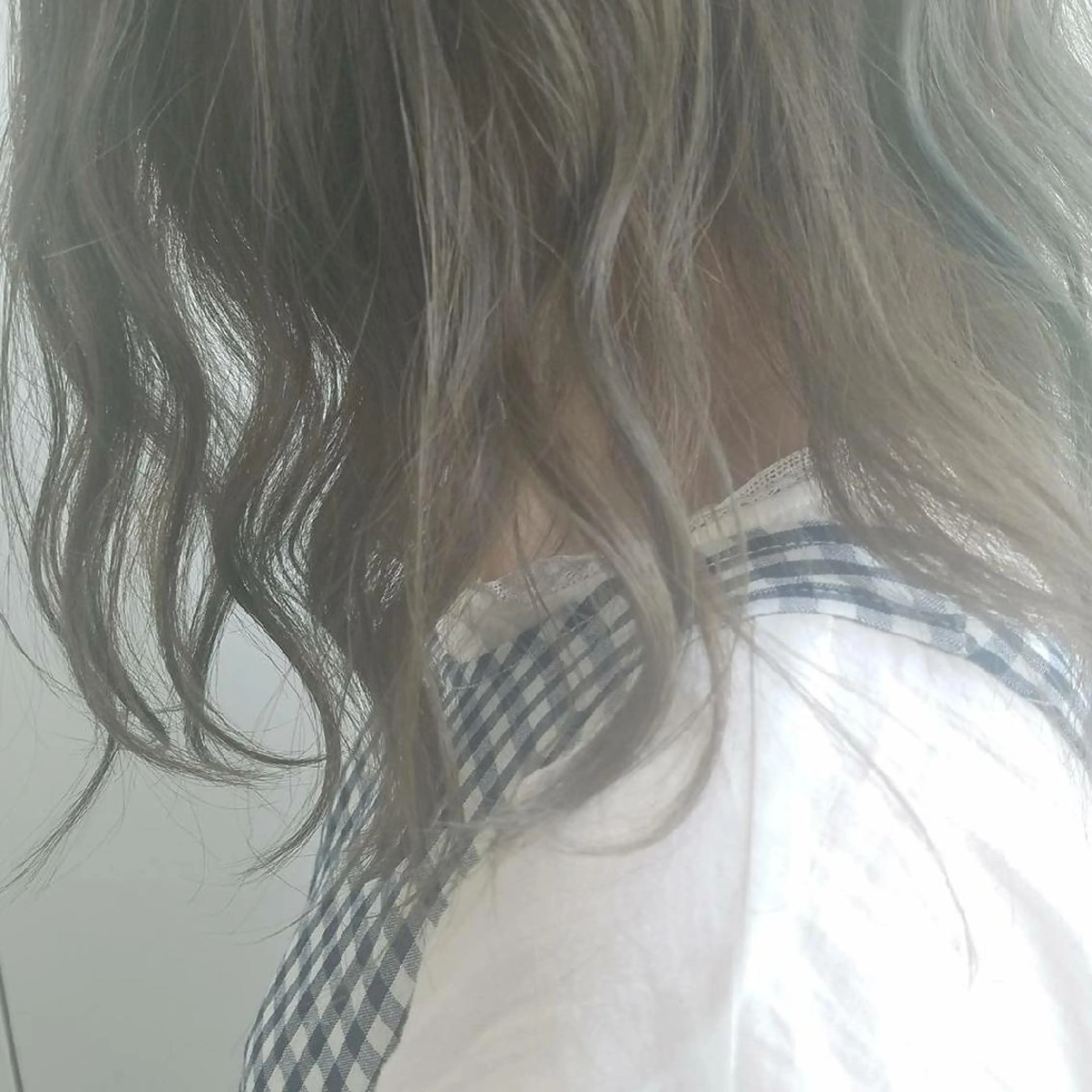 カラー ミディアム グレージュ 外国人風カラー iplus まつげ、眉毛、耳つぼのマツエク・マツパデザイン