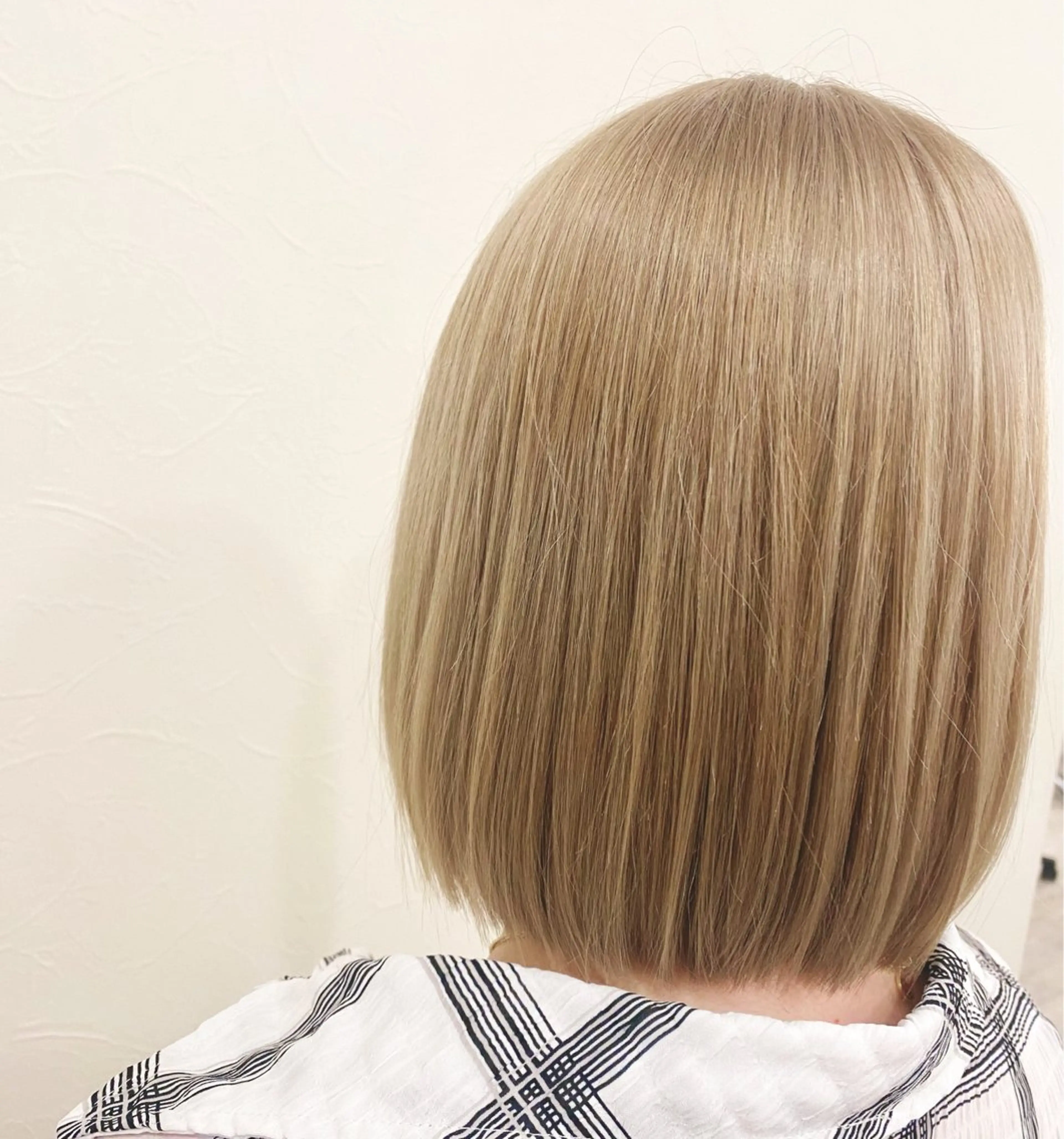 ショート カラー ブリーチ ブロンド Asuka 🌈のヘアスタイル