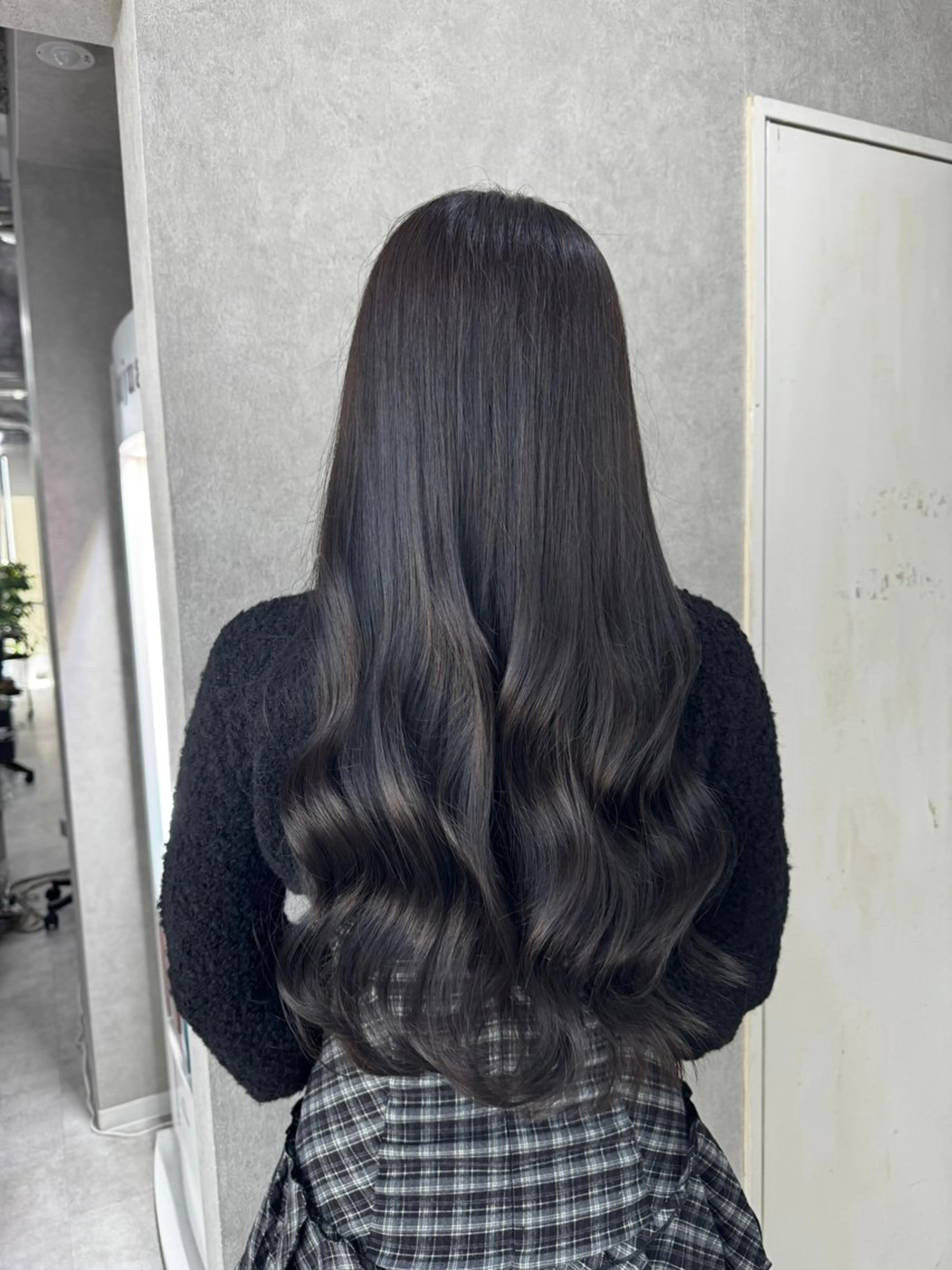 ロング カラー ベージュカラー ブリーチ ブラウンカラー ショコラブラウン ショコラグレージュ カット ヘアカラー トリートメント 赤み無し柔らかカラー 【梅田】madokaのヘアスタイル